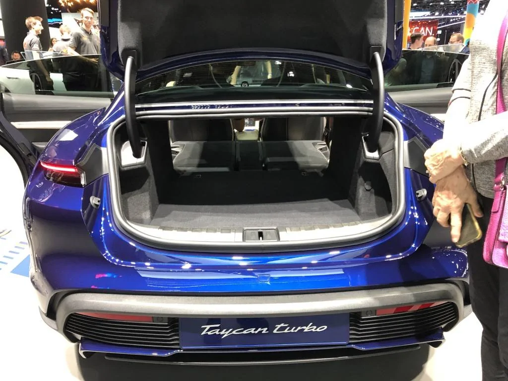 Porsche Taycan Taycan folding rear seats (folded down) upload_2019-9-21_16-14-58