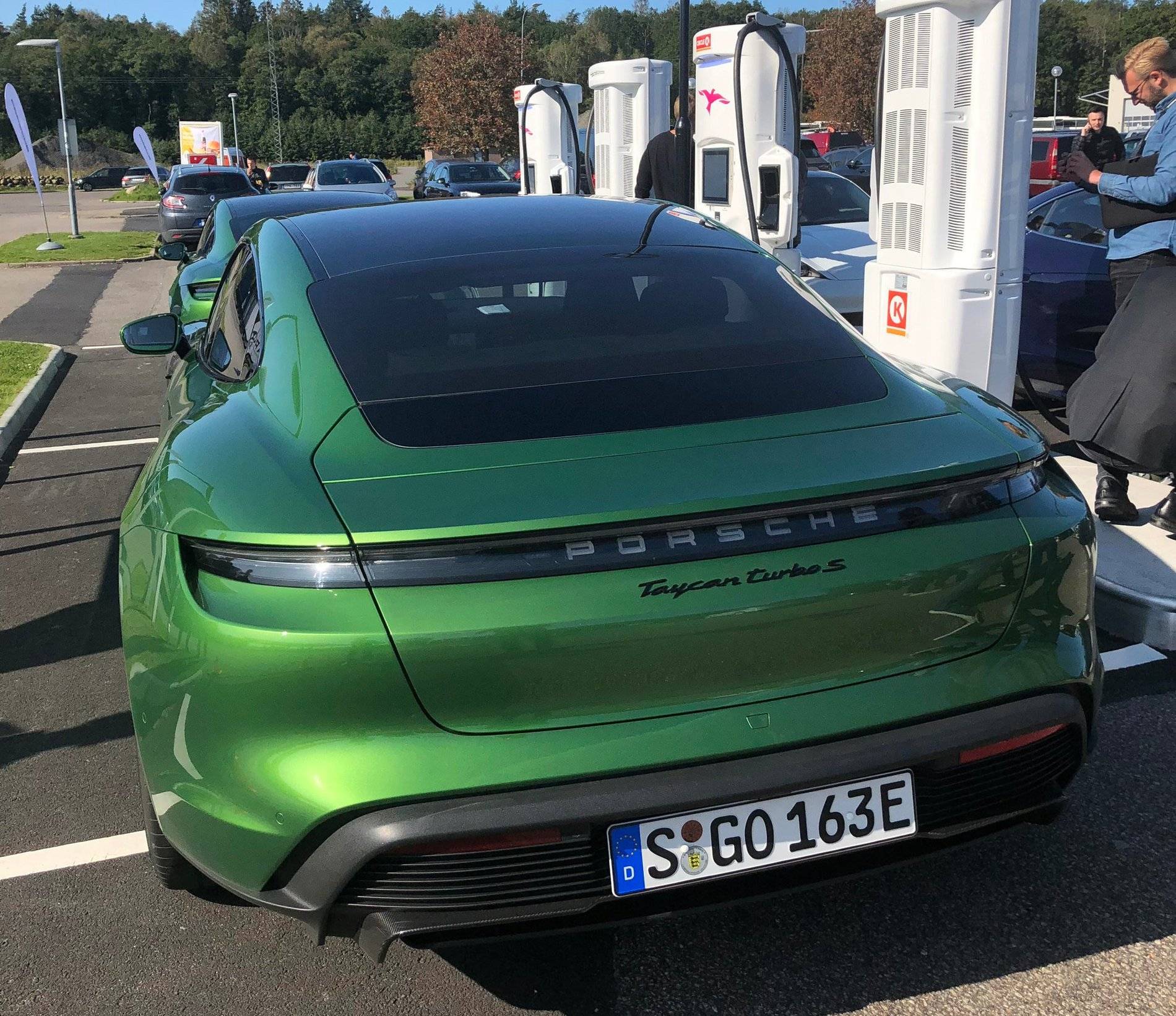 Porsche Taycan MAMBA GREEN Taycan Club taycan mamba green4