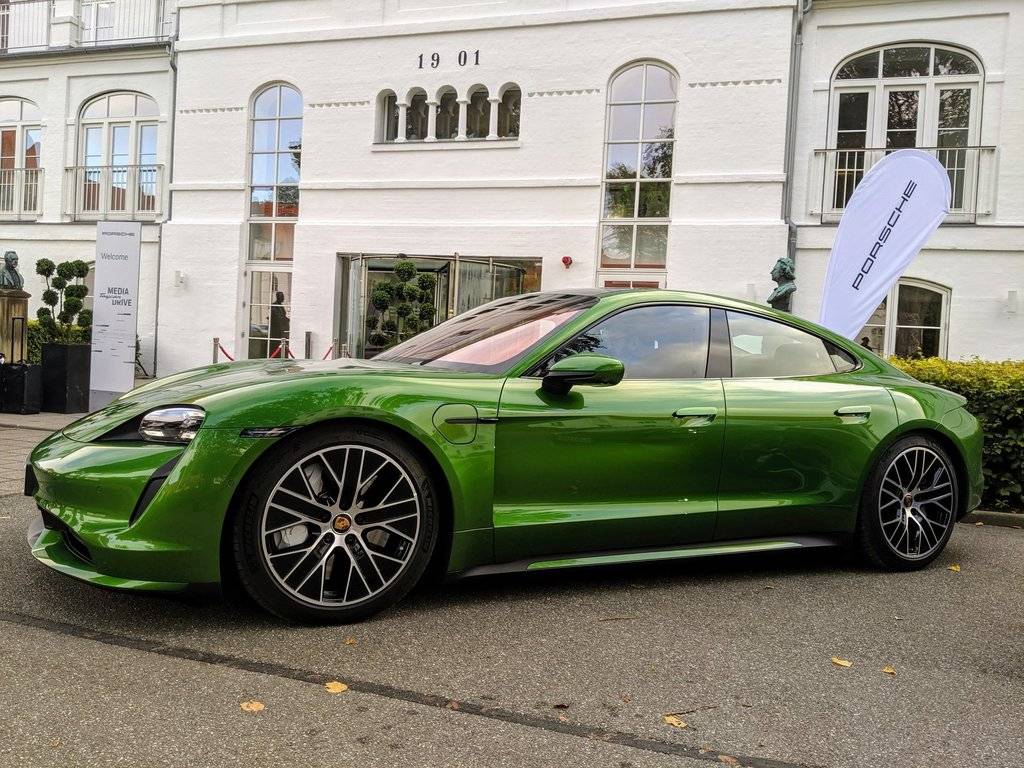 Porsche Taycan MAMBA GREEN Taycan Club Porsche Taycan Green Mamba
