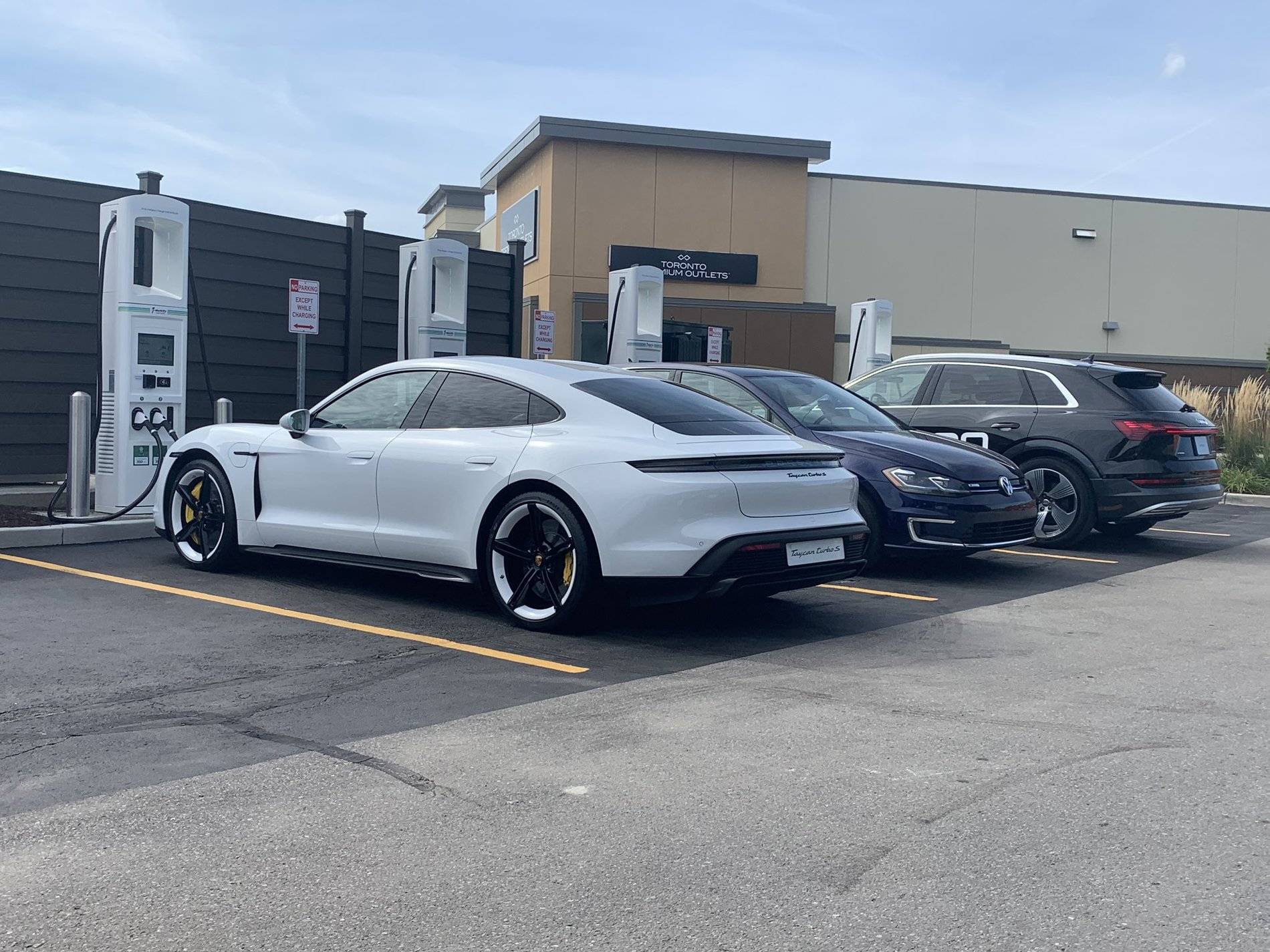 Porsche Taycan Taycans spotted in the wild EFU9UT9WwAAOM9-