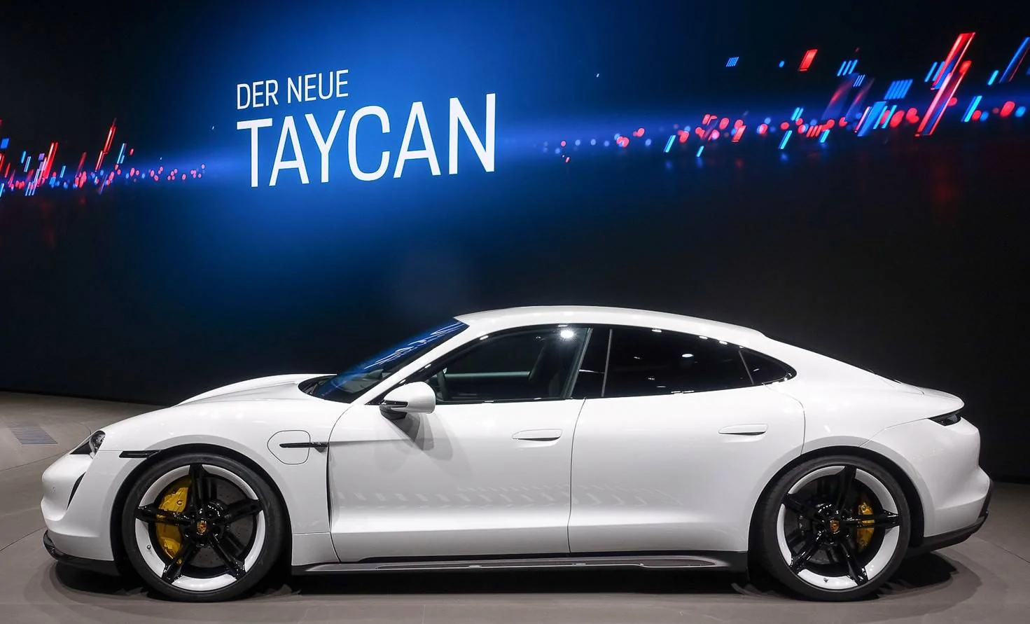 Porsche Taycan CARRARA WHITE Taycan Club jimagetaycan