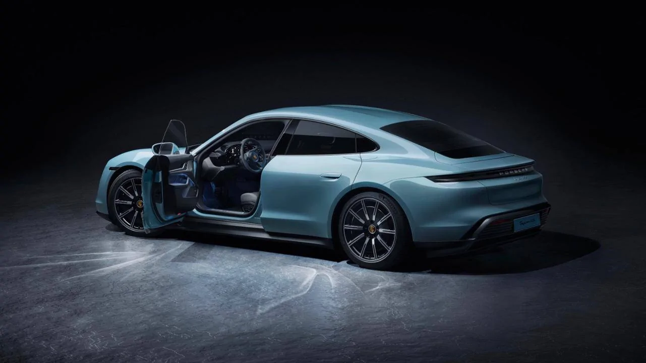 Porsche Taycan 2020 Taycan 4S Revealed by Porsche! low_taycan_4s_2019_porsche_ag-6