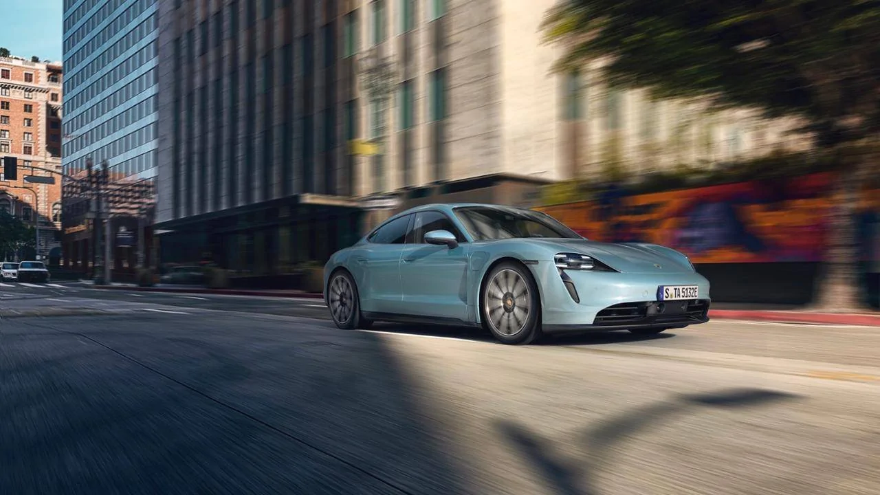 Porsche Taycan 2020 Taycan 4S Revealed by Porsche! low_taycan_4s_2019_porsche_ag-10