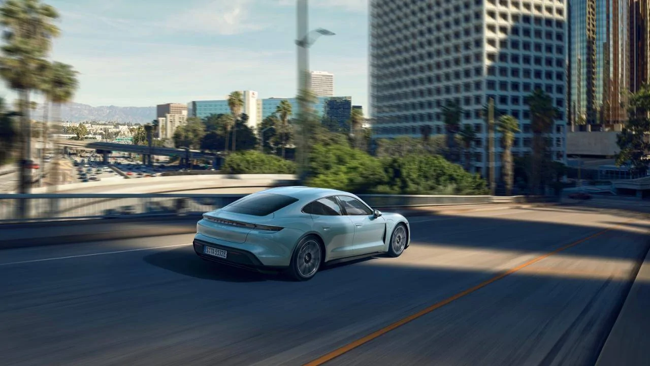 Porsche Taycan 2020 Taycan 4S Revealed by Porsche! low_taycan_4s_2019_porsche_ag-11