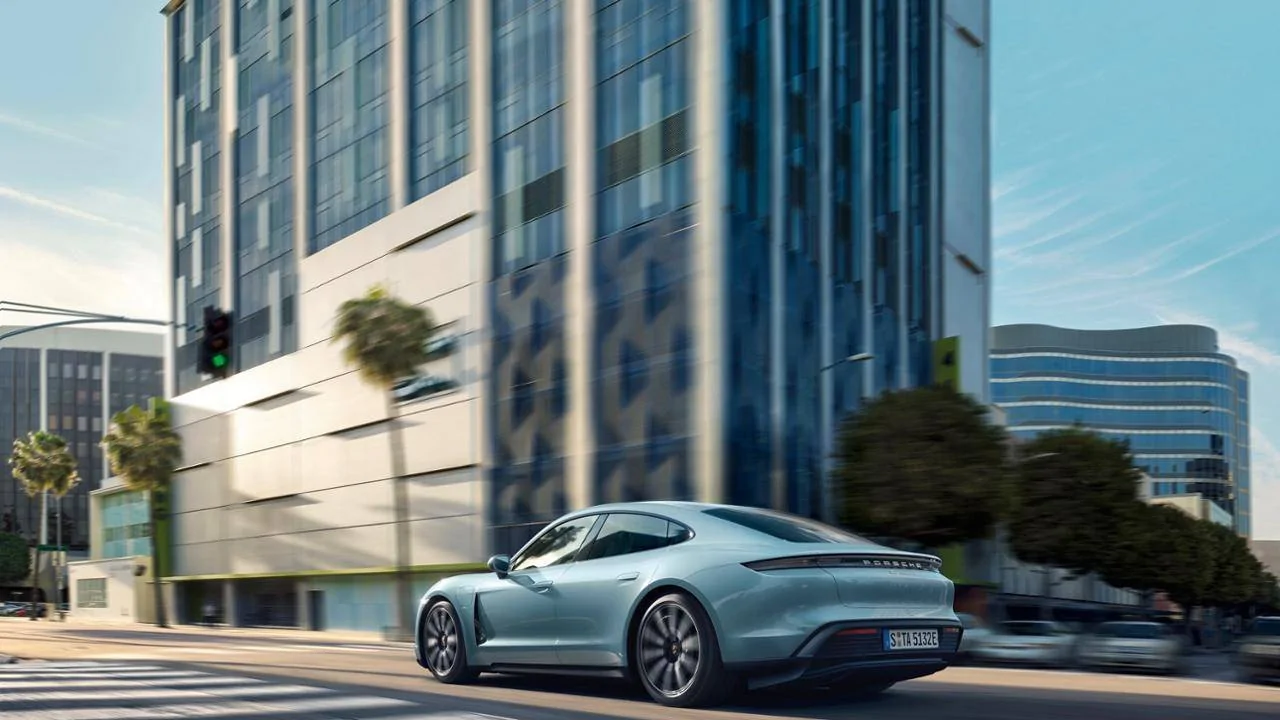 Porsche Taycan 2020 Taycan 4S Revealed by Porsche! low_taycan_4s_2019_porsche_ag-9