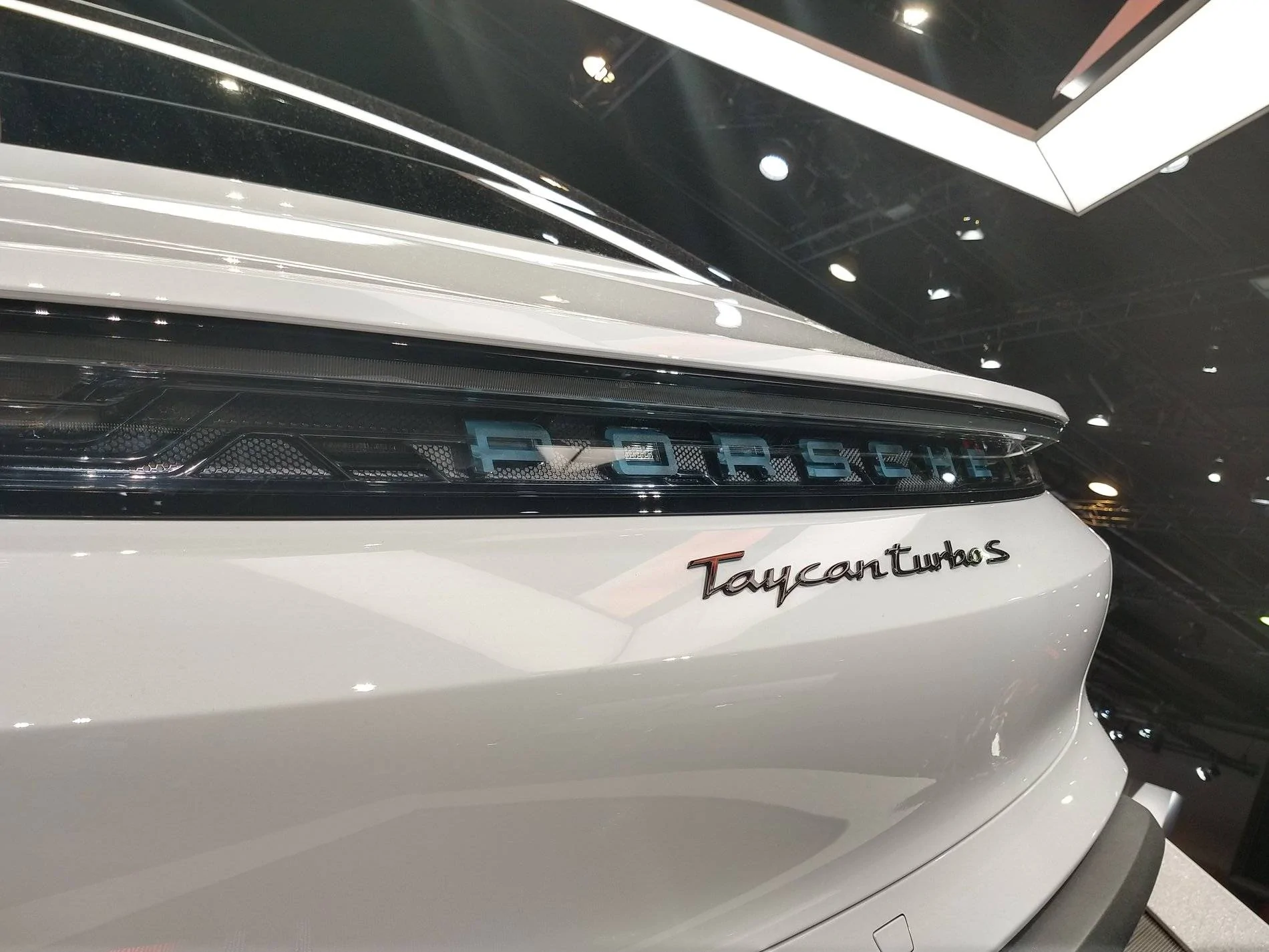 Porsche Taycan Is the animation taillight is optional ? IMG_20190916_151822656_HDR