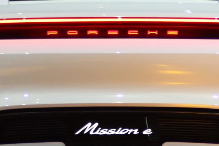 Porsche Taycan Rear Porsche letters lighting: my idea porsche-mission-e-13-1~2