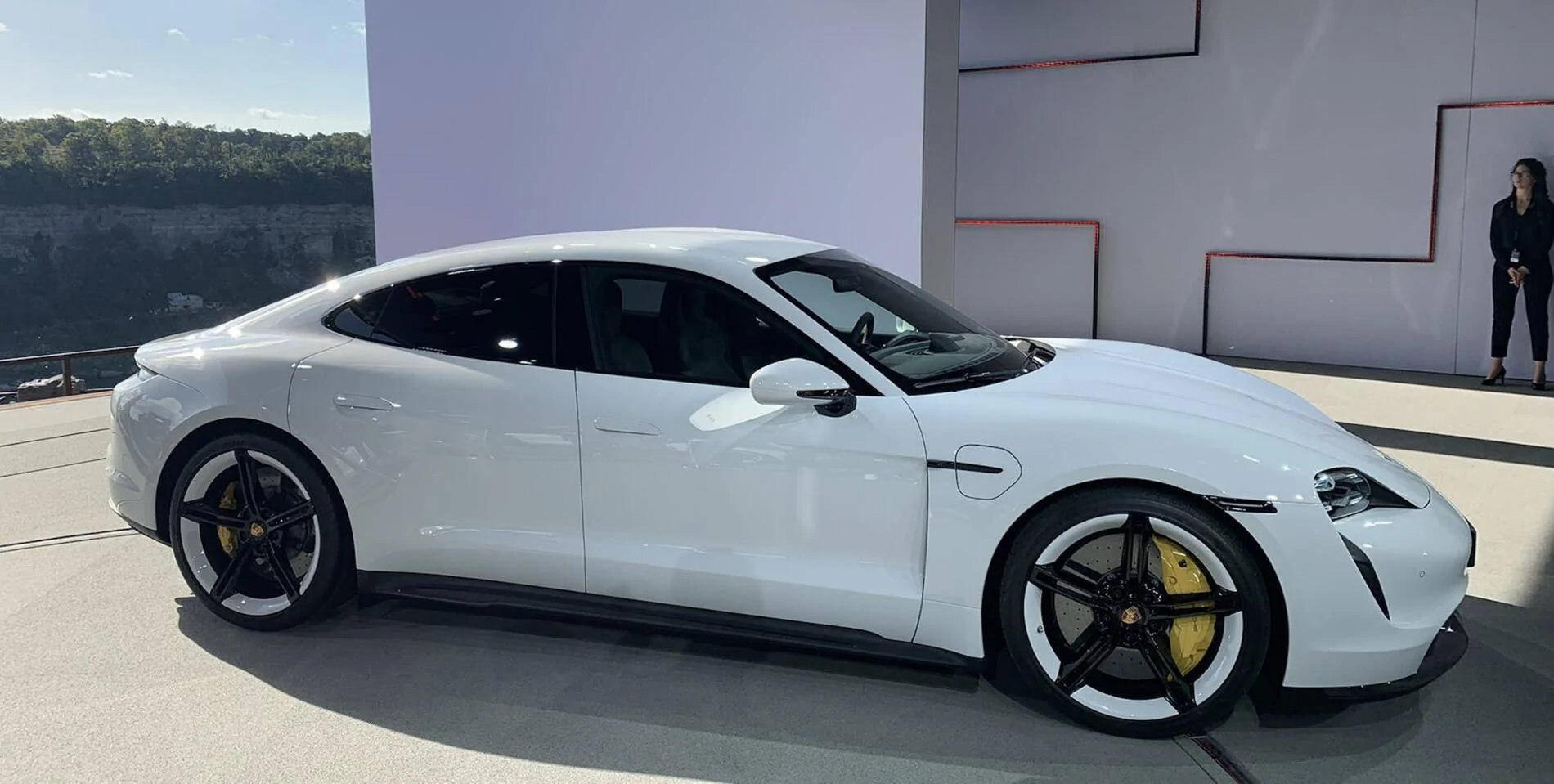 Porsche Taycan 2020 Porsche Taycan: Official Specs, Info, Wallpapers, Videos Screenshot 2019-11-01 at 14.14.15