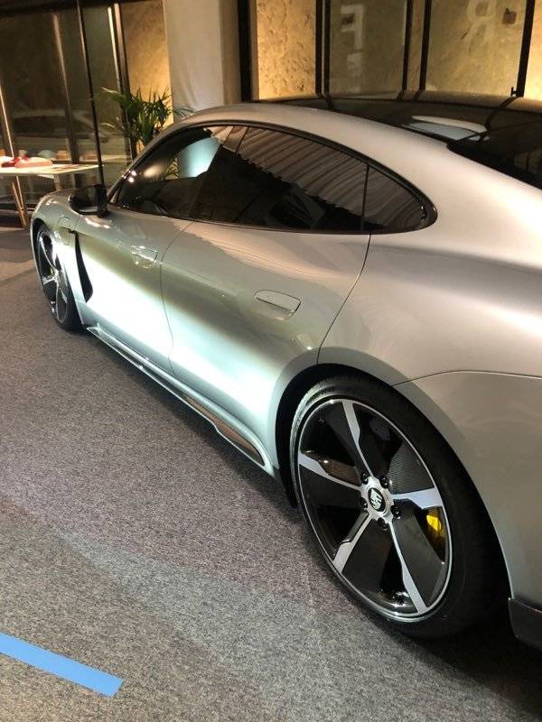Porsche Taycan Sport Design Package? F3D9F575-0E56-4E2B-9C3B-E33E967AB657