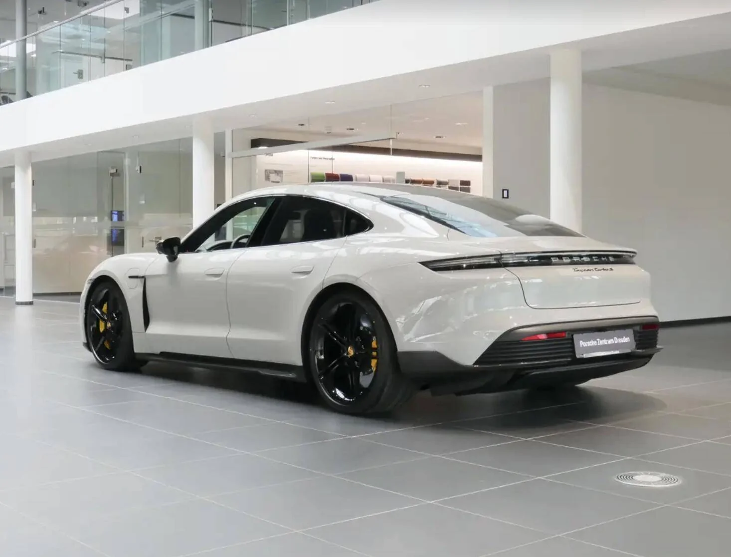 Porsche Taycan CHALK Taycan Club Screenshot 2020-11-11 at 20.48.53
