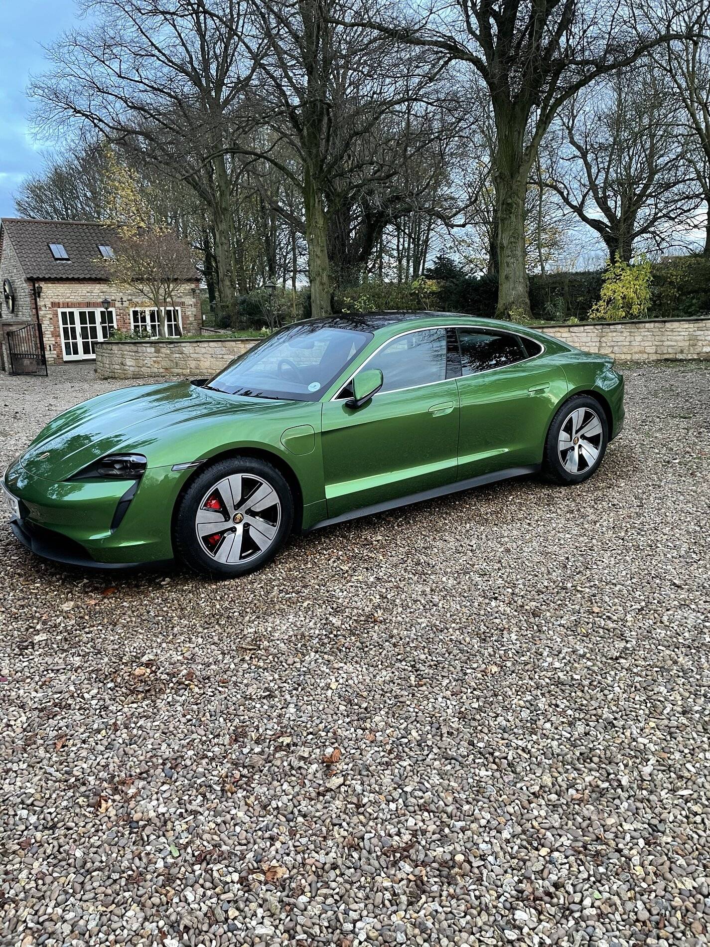 Porsche Taycan MAMBA GREEN Taycan Club 55F63ADD-5A7A-417E-AFEC-DD98DCEF4A9E
