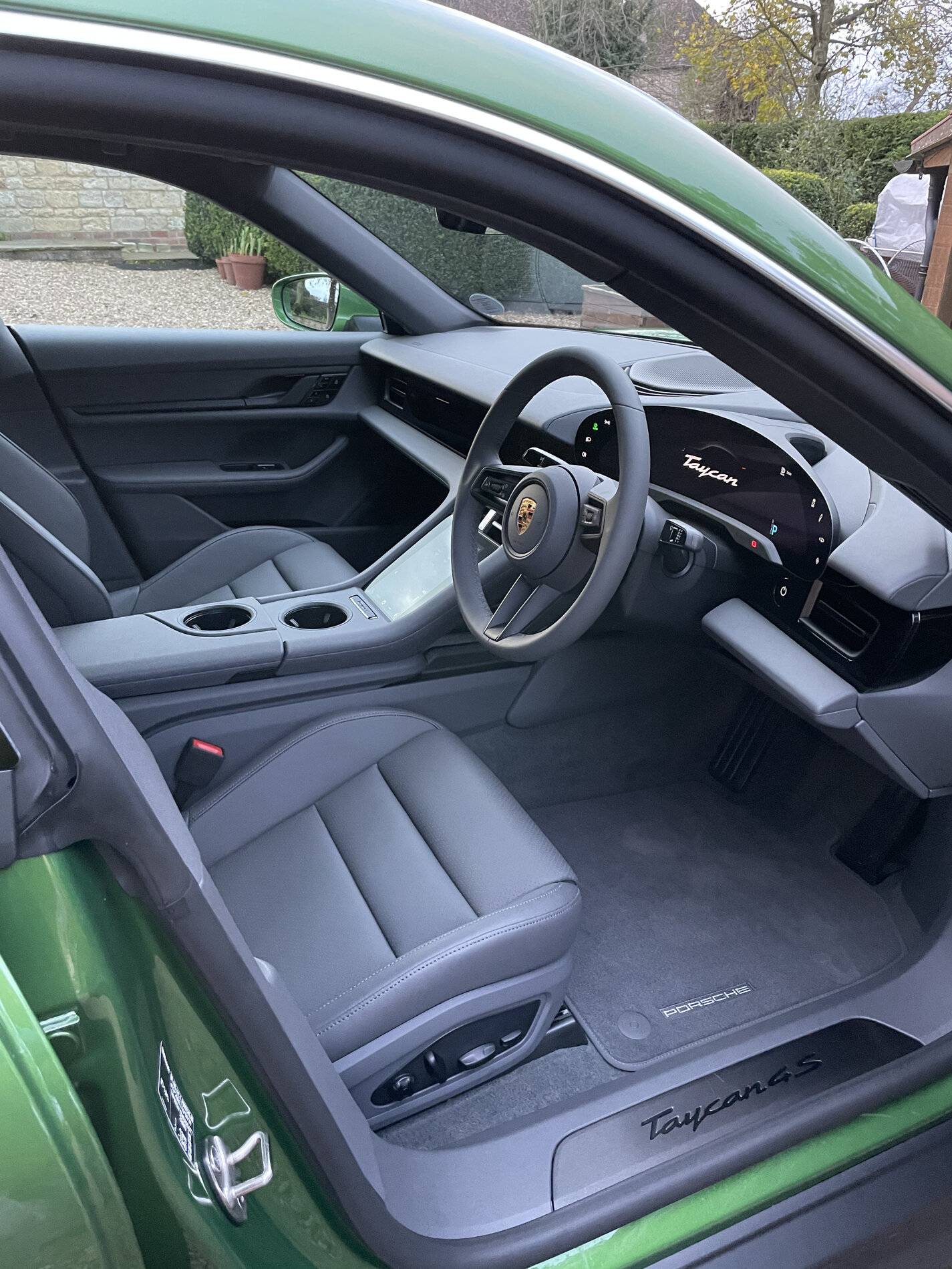 Porsche Taycan MAMBA GREEN Taycan Club 7C1B763C-A8C1-49EA-B91F-0452584F7783