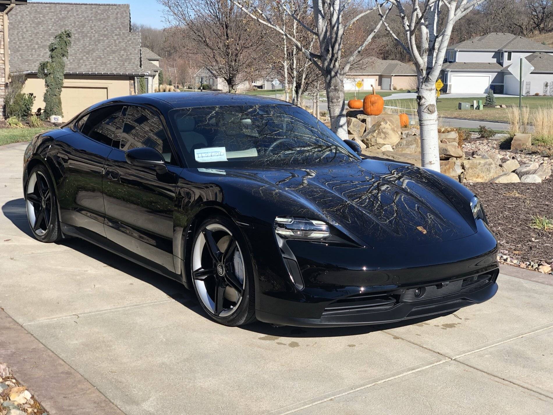 Porsche Taycan Members Say Hello Here! 014E9DD7-26EA-42AB-A530-D52A75D2B611