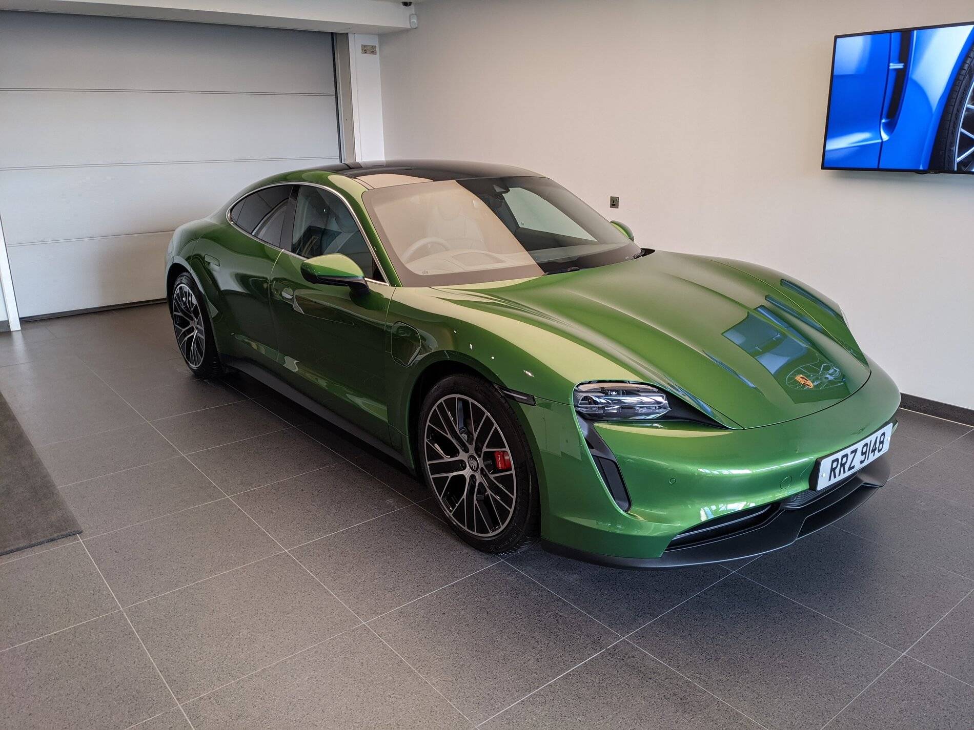 Porsche Taycan MAMBA GREEN Taycan Club PXL_20201113_150214618.MP