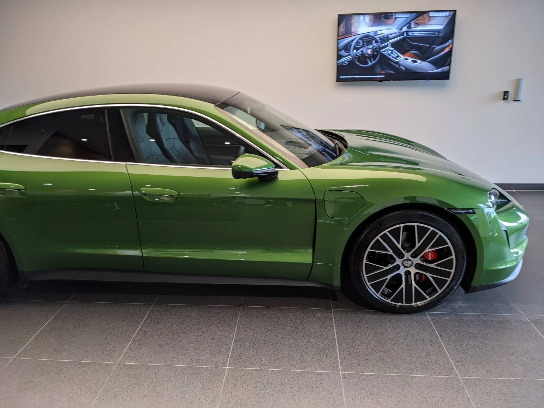 Porsche Taycan MAMBA GREEN Taycan Club PXL_20201113_151634965.MP