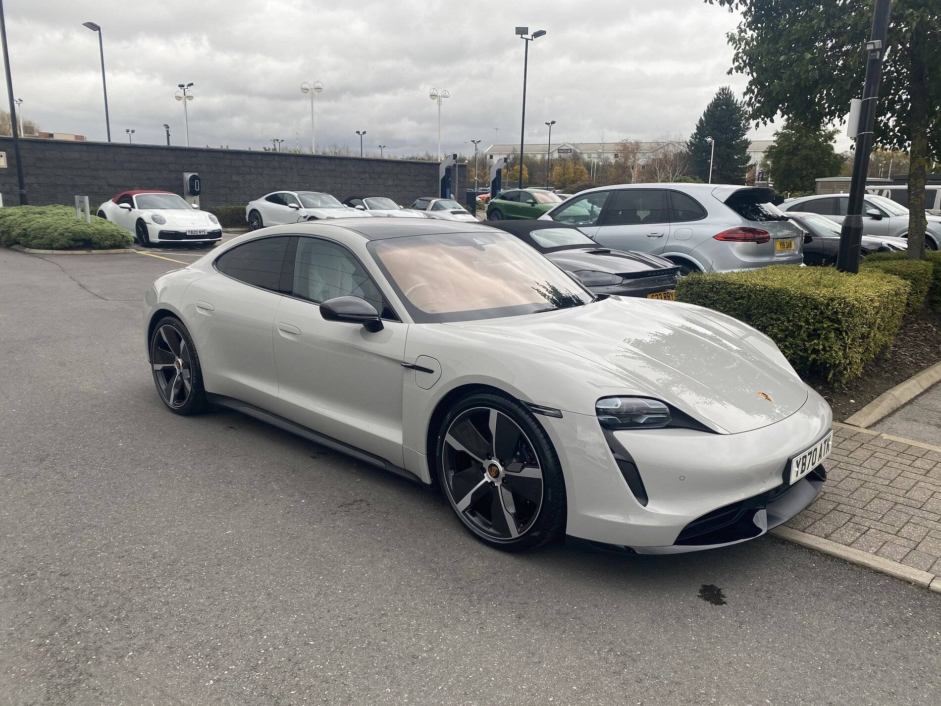 Porsche Taycan CHALK Taycan Club 237E43AB-5BCB-419A-B4AD-12EEE32DEC30