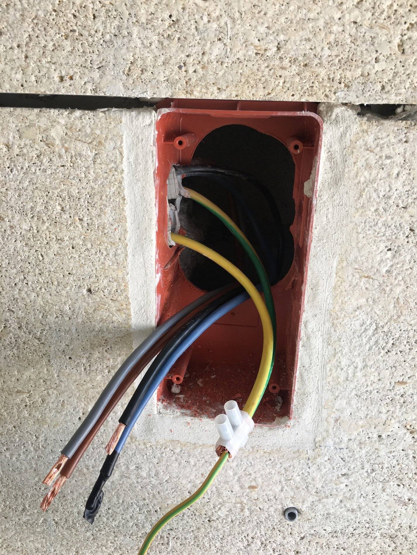 Porsche Taycan Show your home charging setup for your Taycan D1B9E654-34C7-4A5F-B1B5-5E492398829C