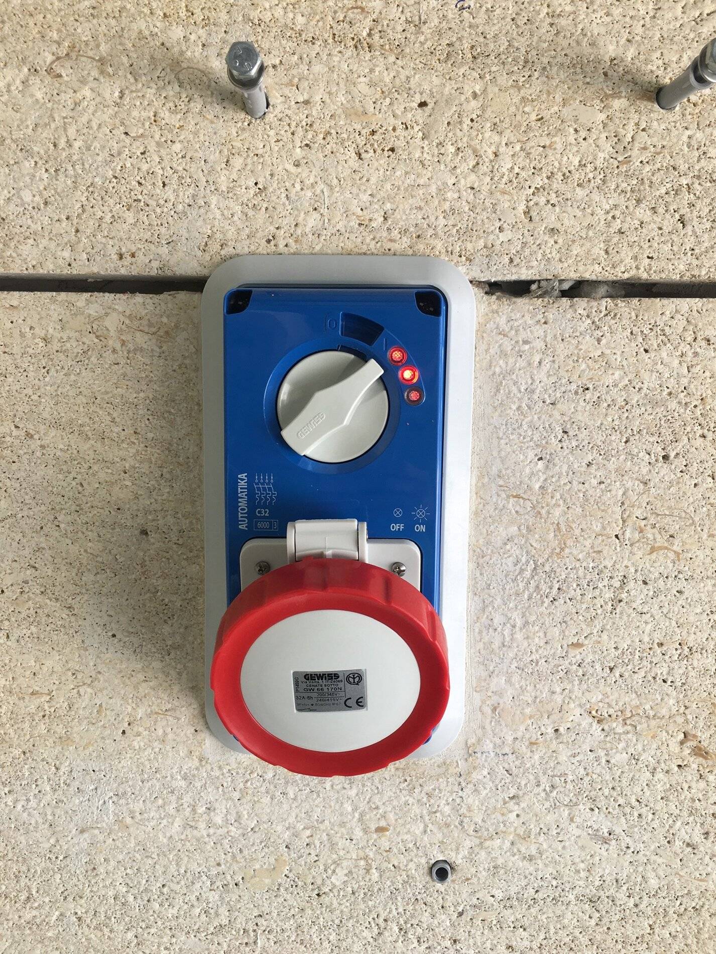 Porsche Taycan Show your home charging setup for your Taycan 985E3682-C6A4-46CB-87B0-A33864A5A7A1