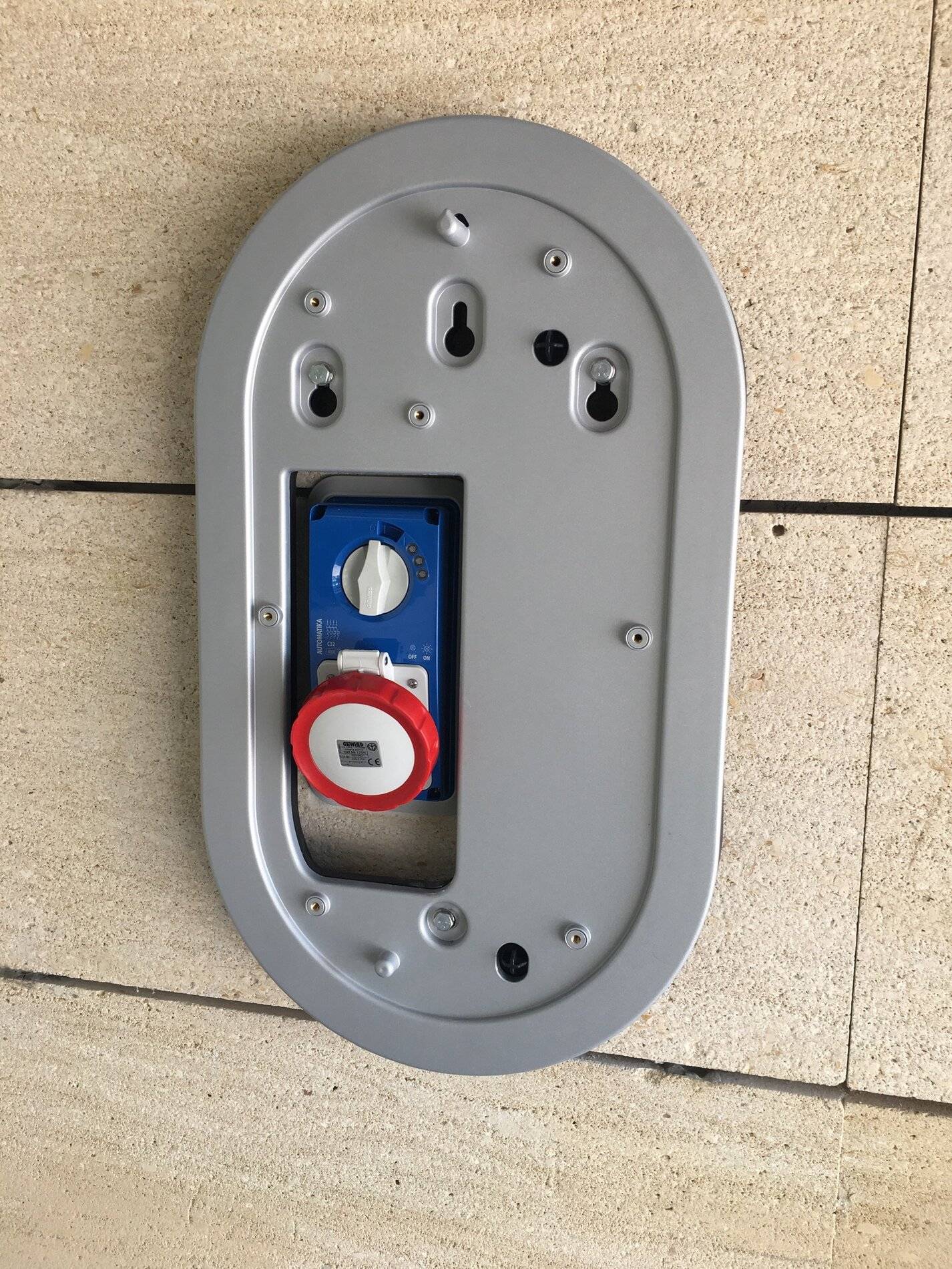 Porsche Taycan Show your home charging setup for your Taycan EF4BA5A5-0645-4878-A50B-B8DB31CFE15F