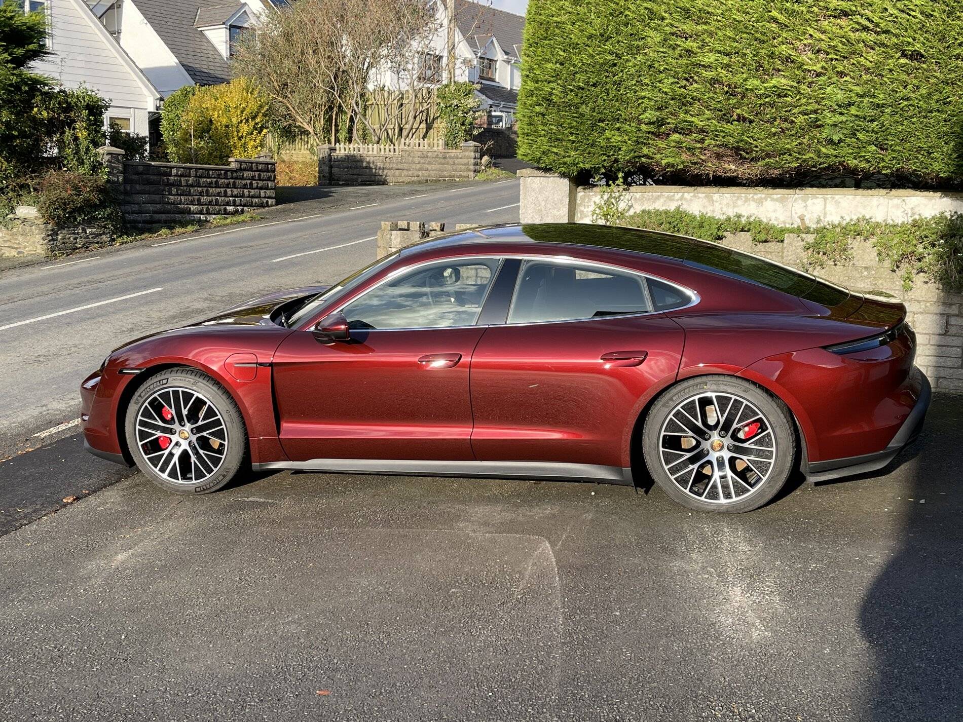 Porsche Taycan CHERRY METALLIC Taycan Club D02070A3-A48D-405B-9DD8-C4F27D982881