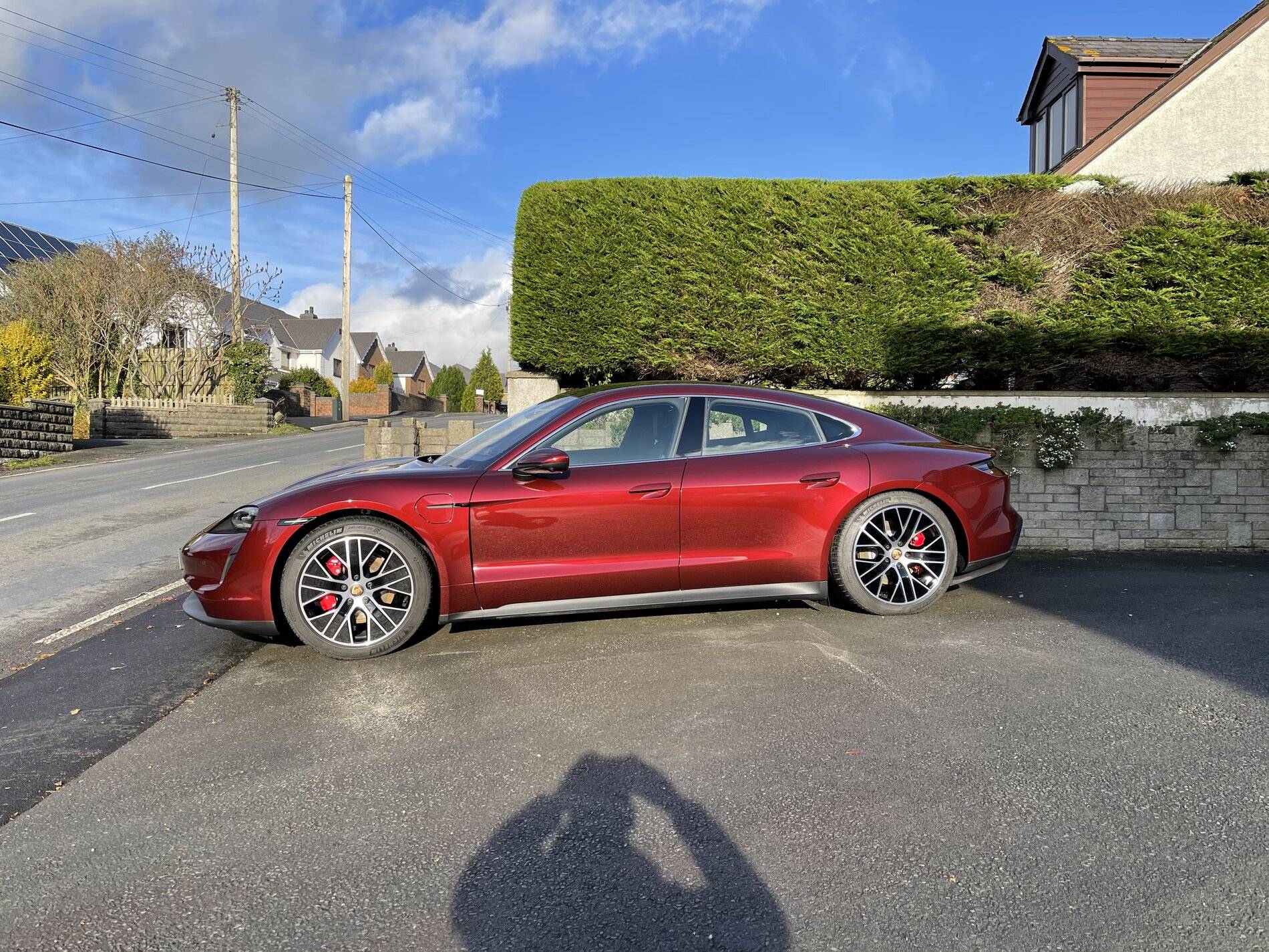 Porsche Taycan CHERRY METALLIC Taycan Club 031A7A2E-0CD5-4C90-8BE1-F672F962FD06