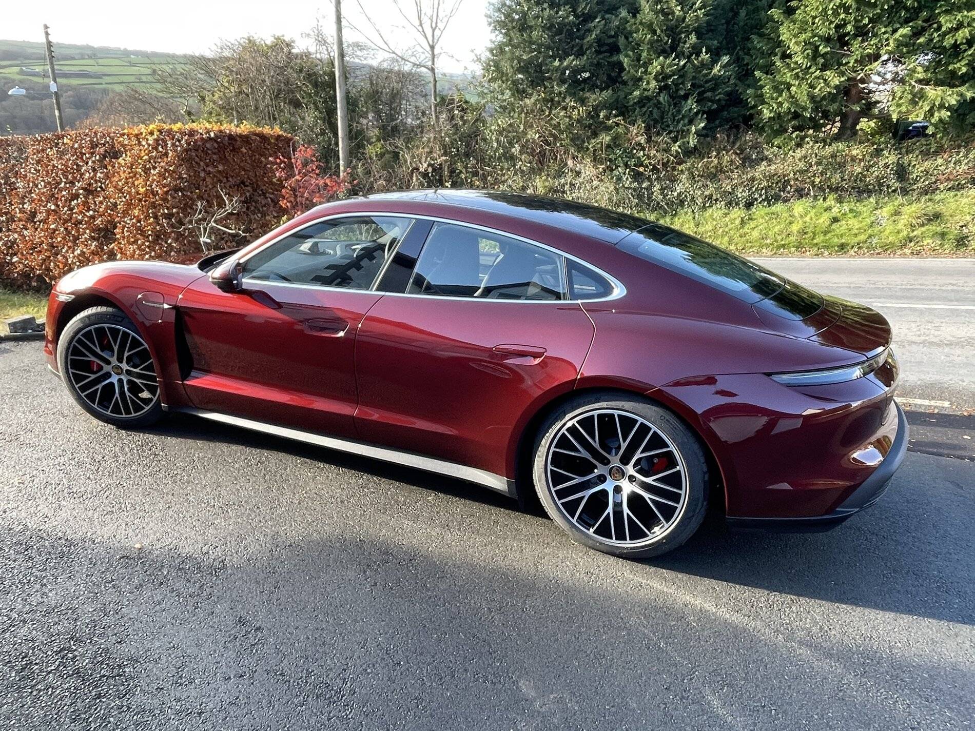 Porsche Taycan CHERRY METALLIC Taycan Club B9AE39E6-6D0A-481D-82FB-456234CBCC4E