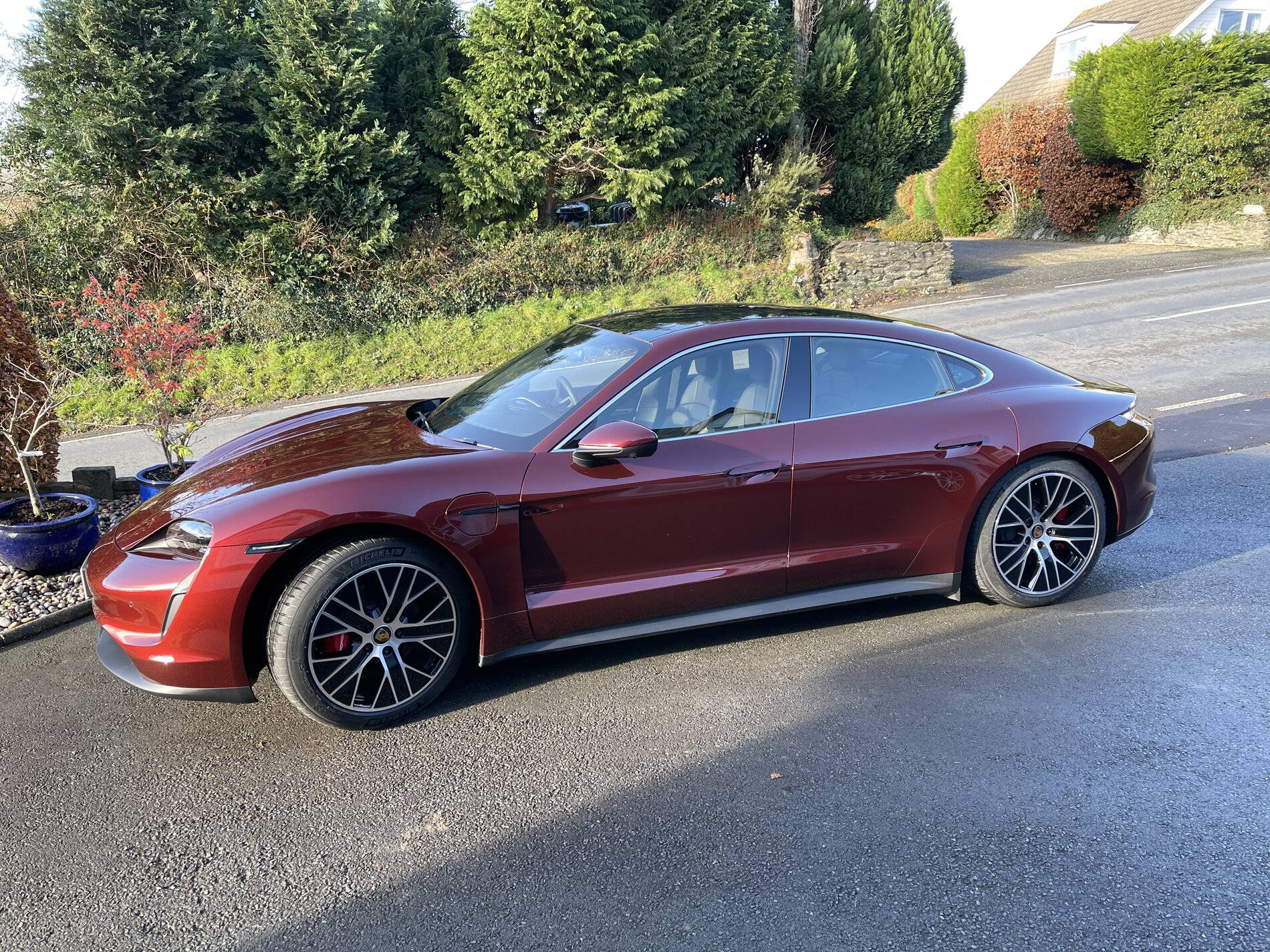 Porsche Taycan CHERRY METALLIC Taycan Club C6D3BF7C-12D1-4F67-BF5C-719AEEE3F616