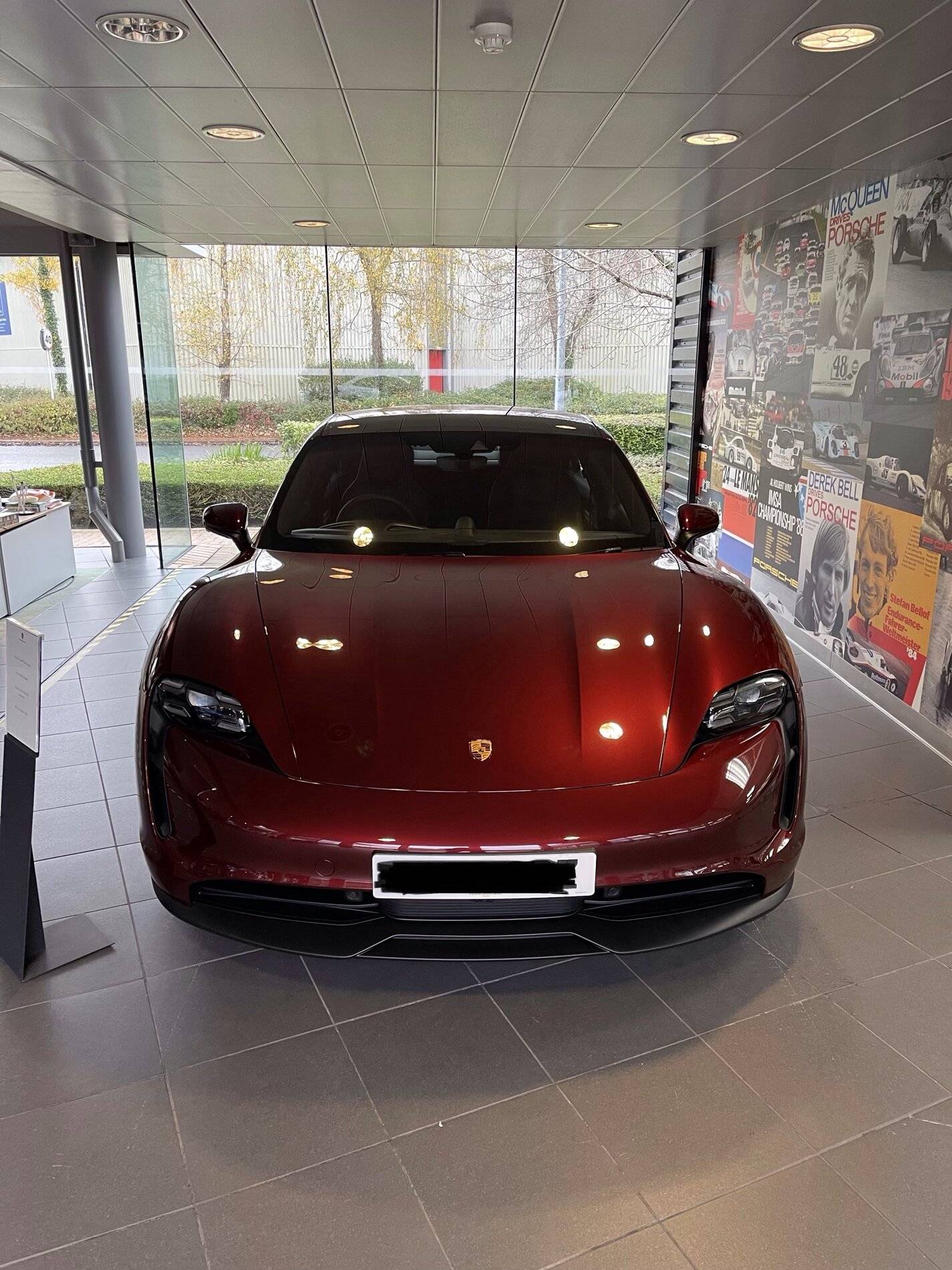 Porsche Taycan CHERRY METALLIC Taycan Club 464C6112-590B-41A2-9CC7-10A52421FC54