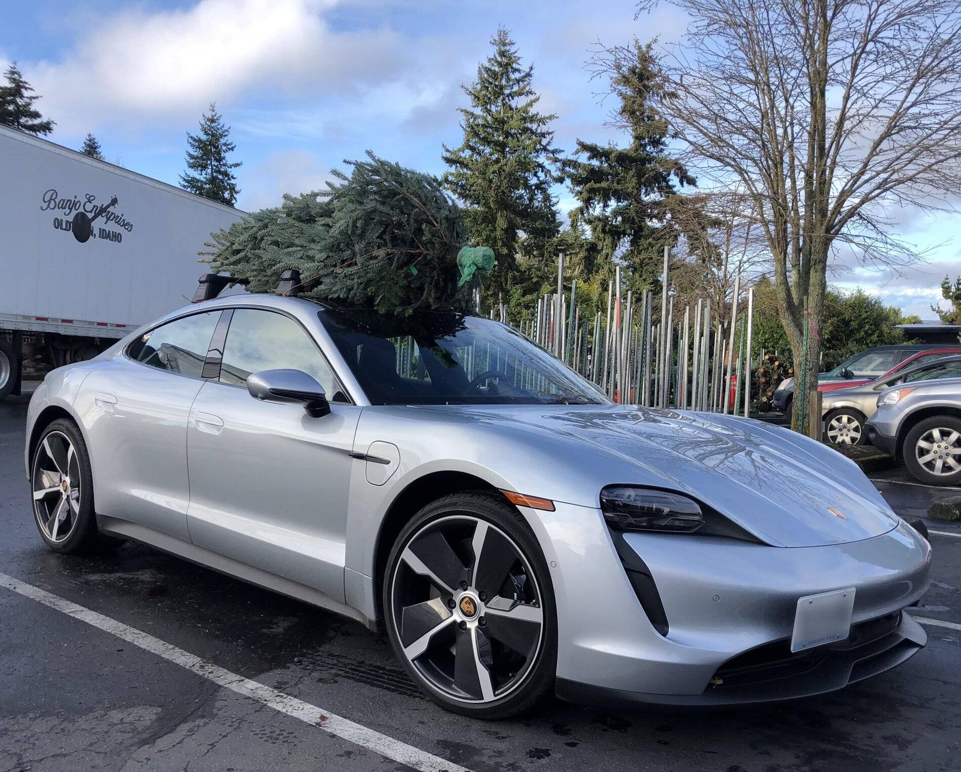 Porsche Taycan Installed roof rack and bike carrier to carry mountain bike - the big experiement IMG-1379