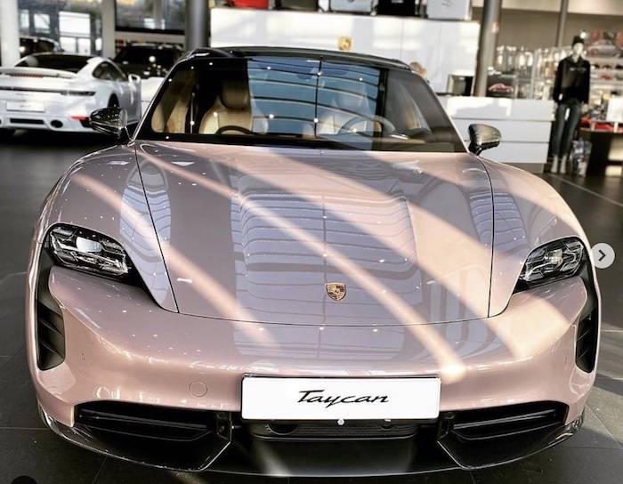 Porsche Taycan FROZEN BERRY METALLIC Taycan Club Frozen Berry Metallic Taycan 1