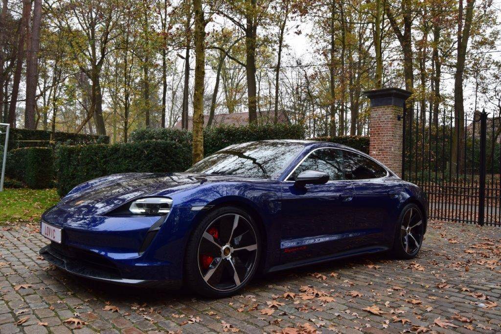 Porsche Taycan Gentian blue with carbon look DSC_0003