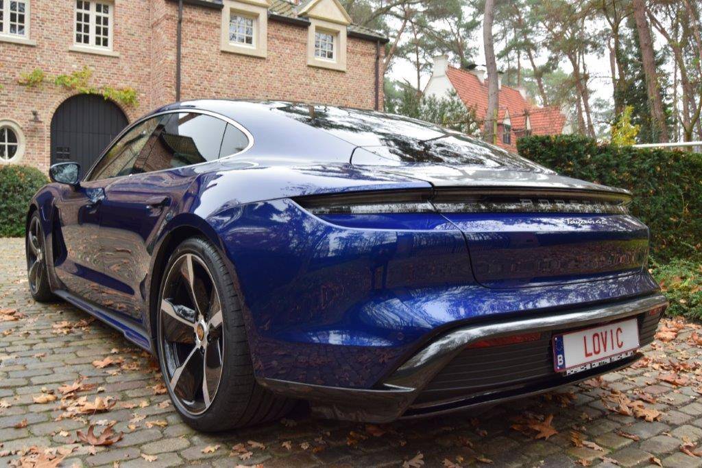Porsche Taycan Gentian blue with carbon look DSC_0009