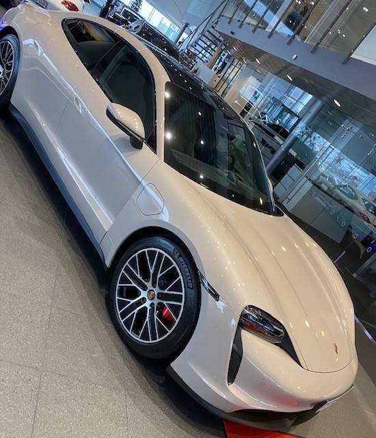Porsche Taycan COFFEE BEIGE Taycan Club 1