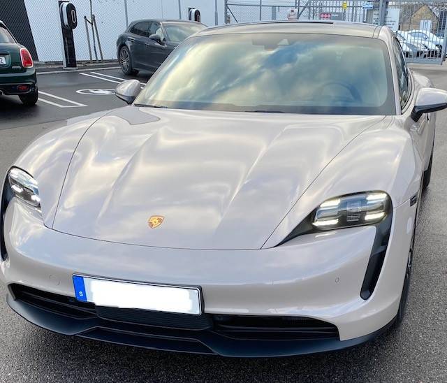 Porsche Taycan COFFEE BEIGE Taycan Club 3