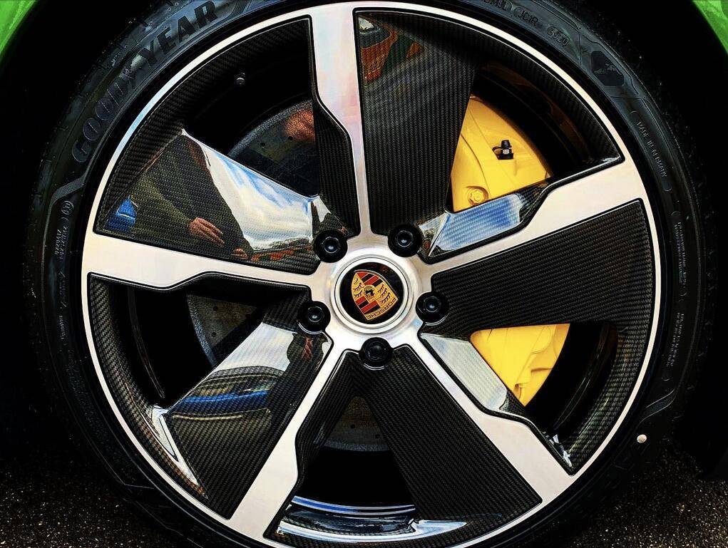 Porsche Taycan MAMBA GREEN Taycan Club 1606832668003