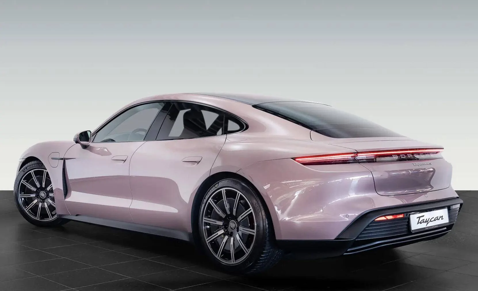 Porsche Taycan FROZEN BERRY METALLIC Taycan Club Screenshot 2020-12-02 at 21.09.15