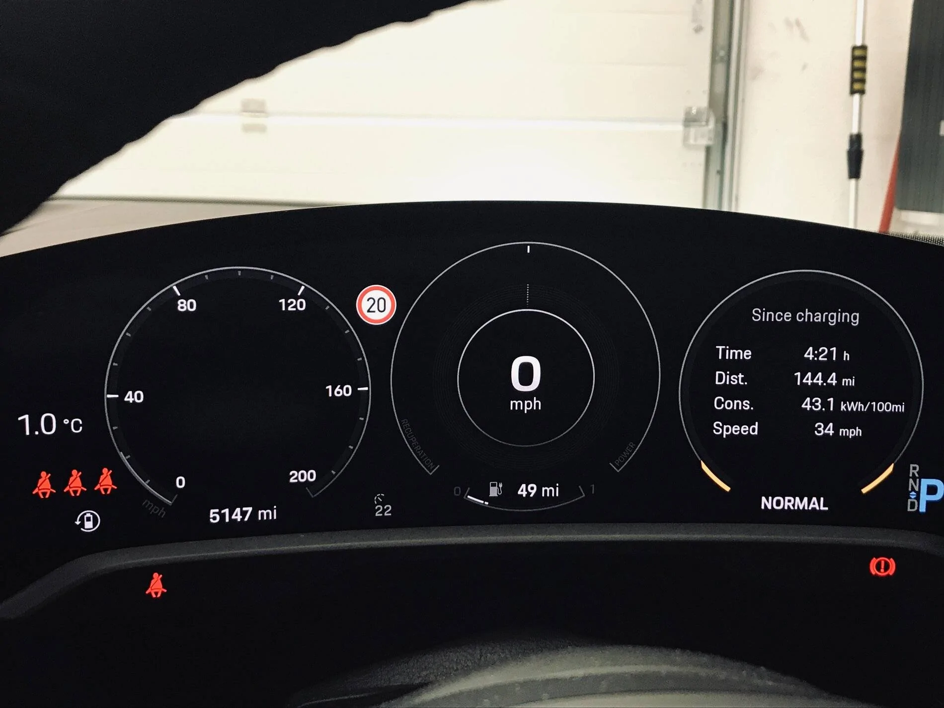 Porsche Taycan 100% charge showing 175 mile range 42E95A38-F4F6-4439-924A-B744EAD3F408