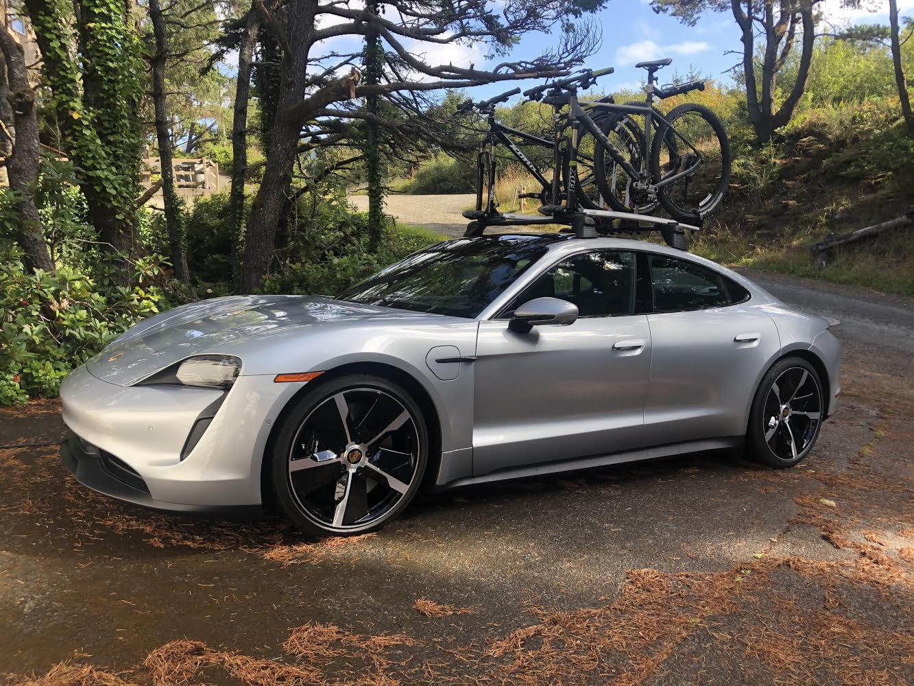 Porsche Taycan Installed roof rack and bike carrier to carry mountain bike - the big experiement 58D9FFD3-35B4-4985-8632-03E6591D655F