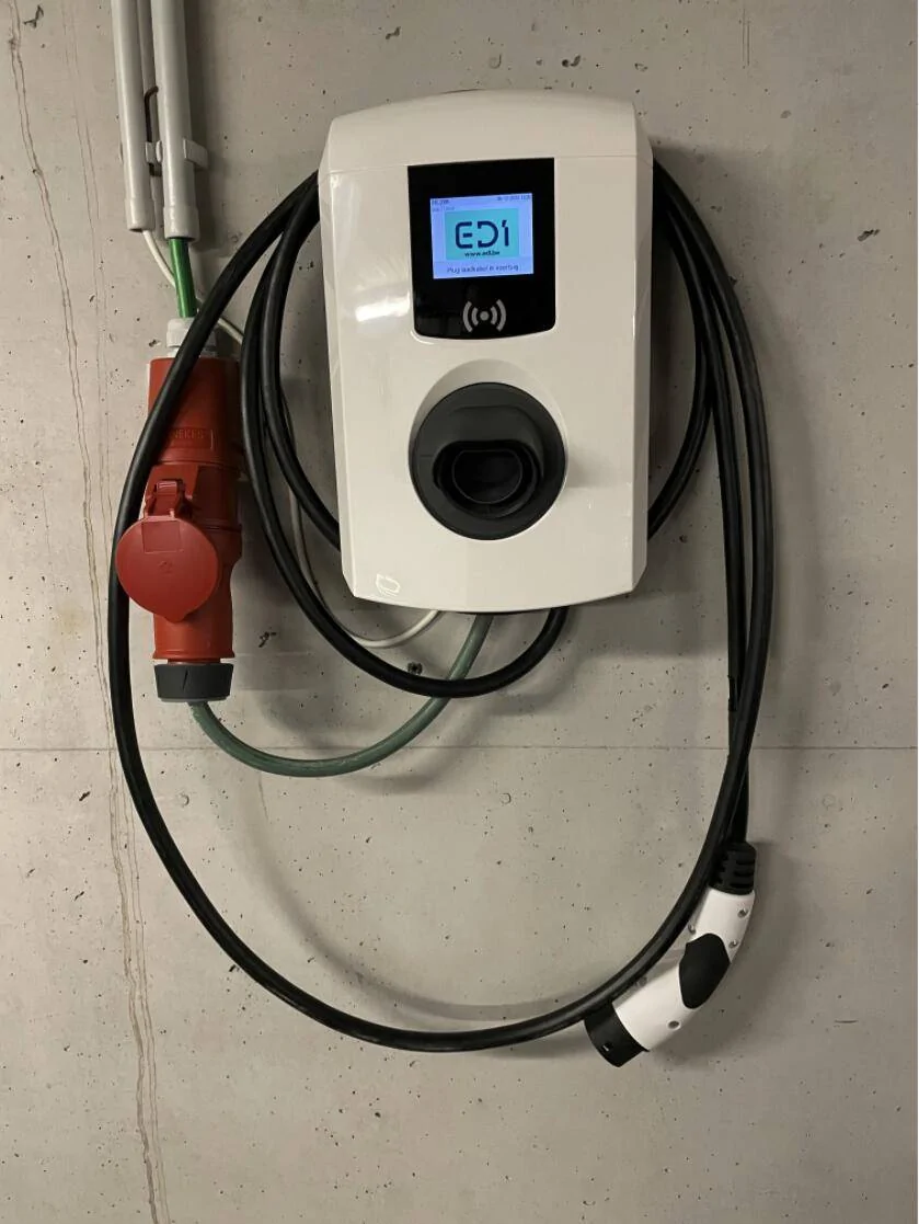 Porsche Taycan Show your home charging setup for your Taycan 1607257844976