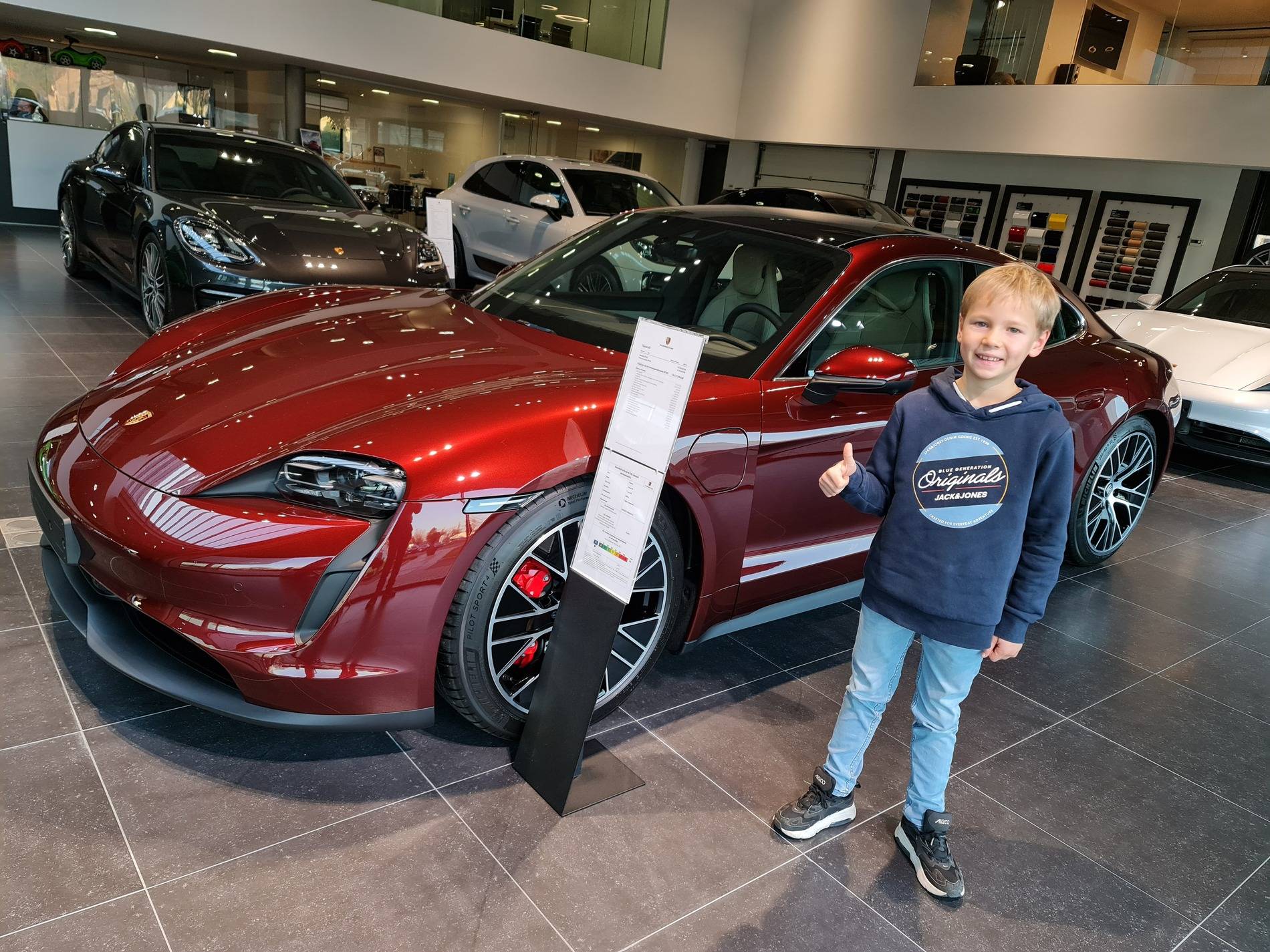 Porsche Taycan CHERRY METALLIC Taycan Club 1hfwMAJ
