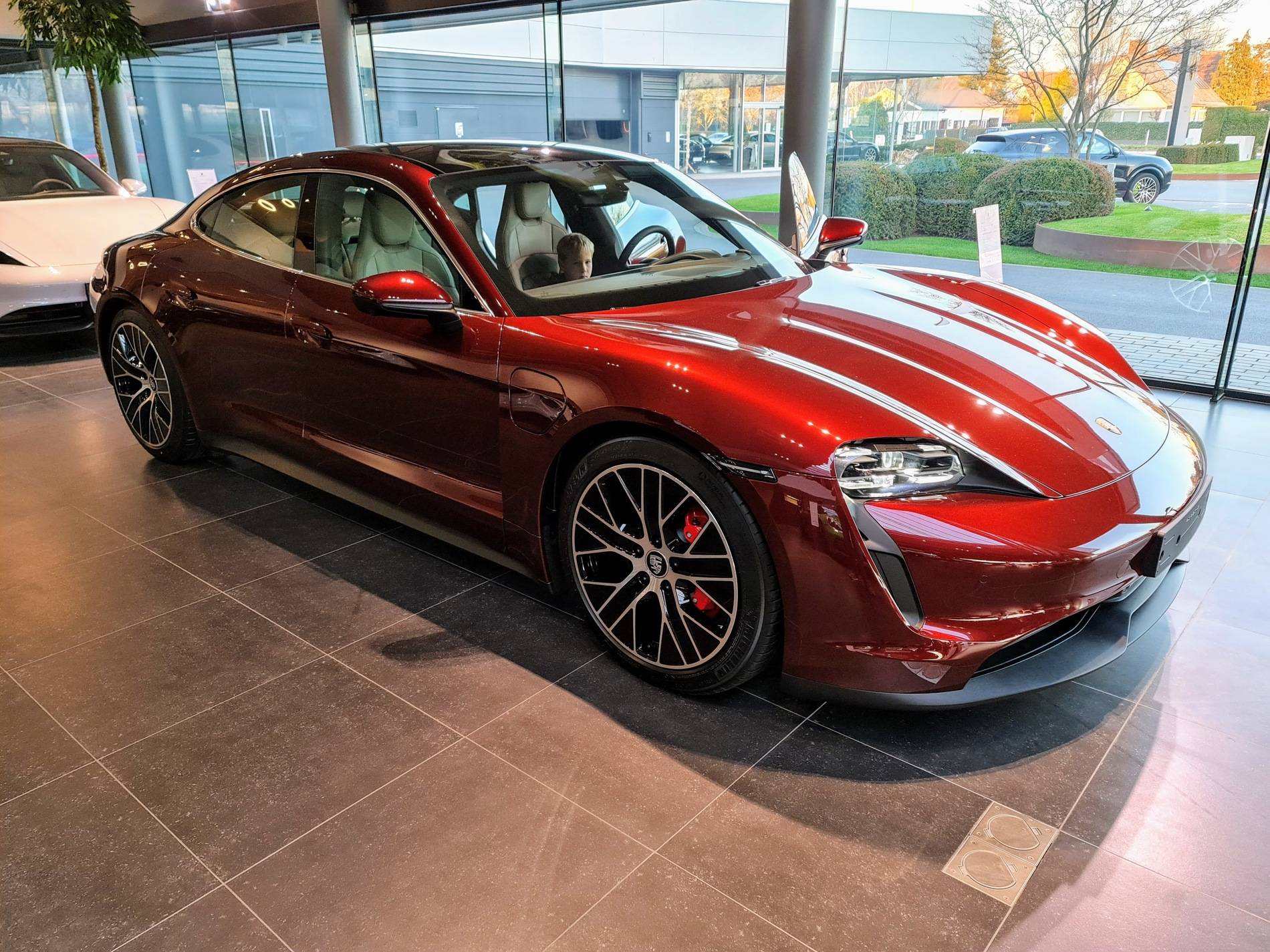 Porsche Taycan CHERRY METALLIC Taycan Club pkXq7hq