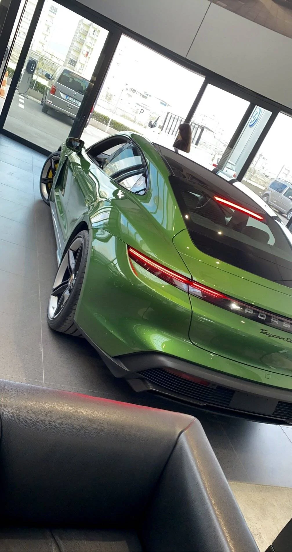 Porsche Taycan MAMBA GREEN Taycan Club B26CACBA-2E3D-4BD7-BFBF-A951038BD509