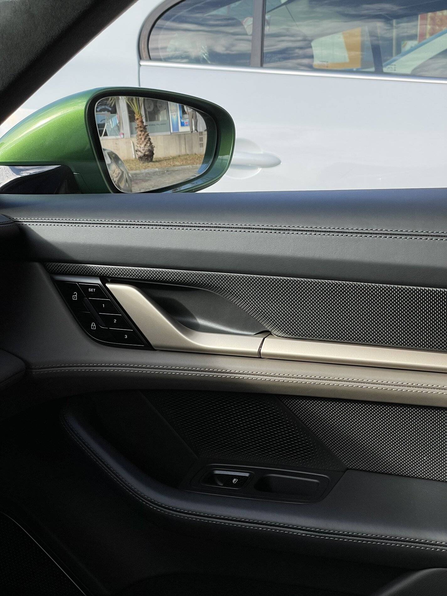 Porsche Taycan MAMBA GREEN Taycan Club B8EF851E-3696-4C28-AEF5-78EAF1D1739B