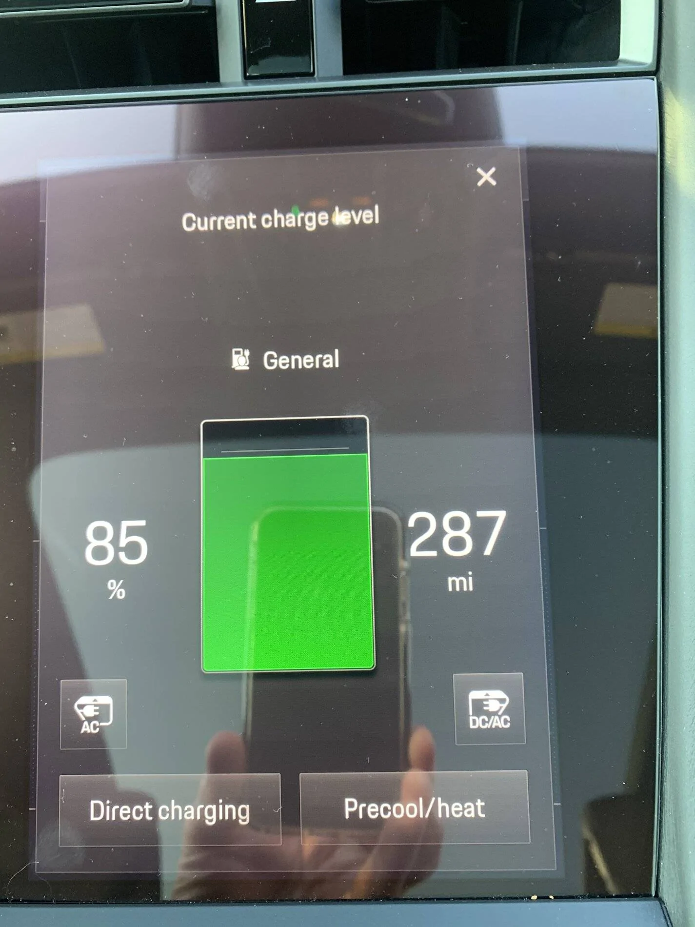 Porsche Taycan 100% charge showing 175 mile range 77E2679D-02C7-4349-ACC5-27BF9DD58CD8