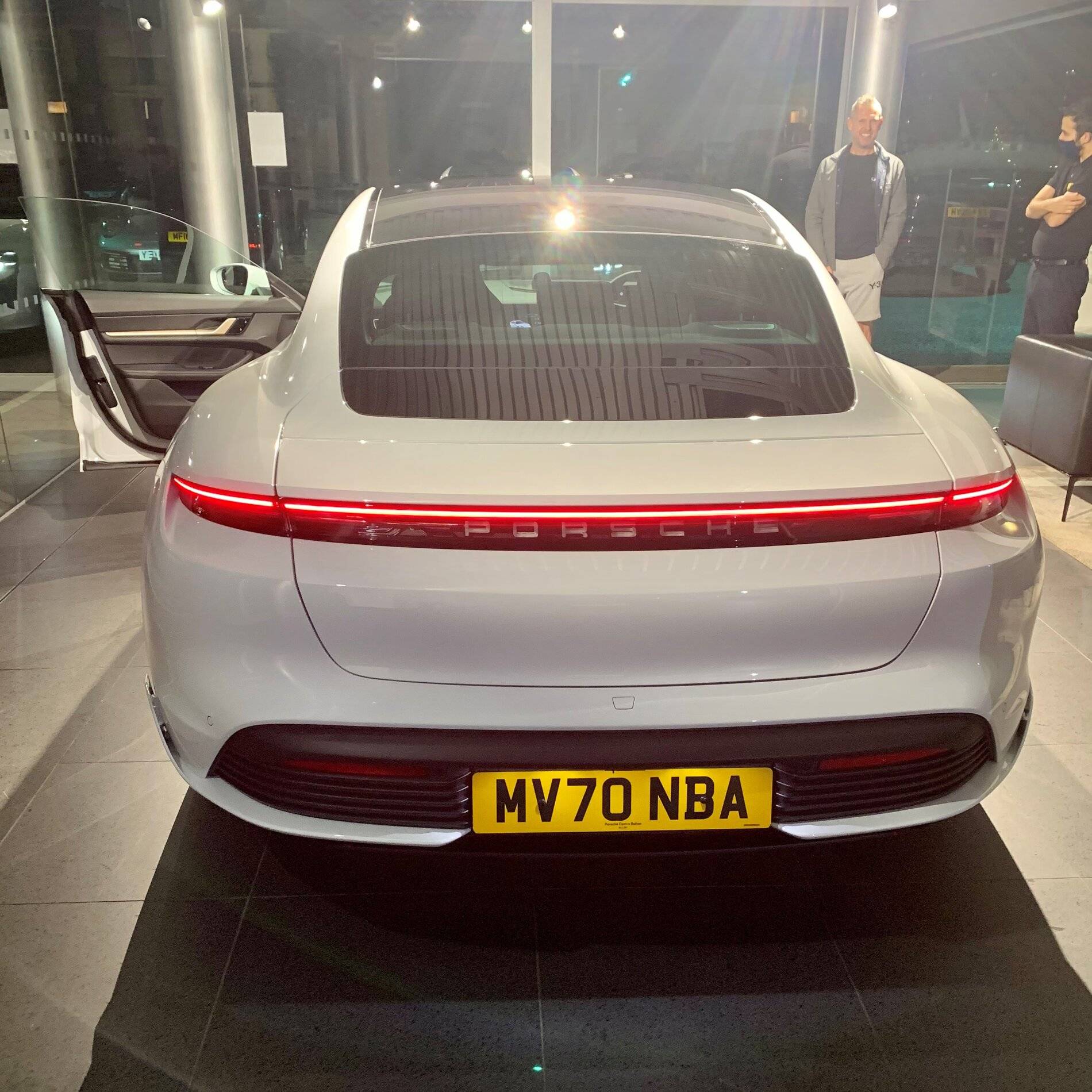 Porsche Taycan CARRARA WHITE Taycan Club Rear (2)