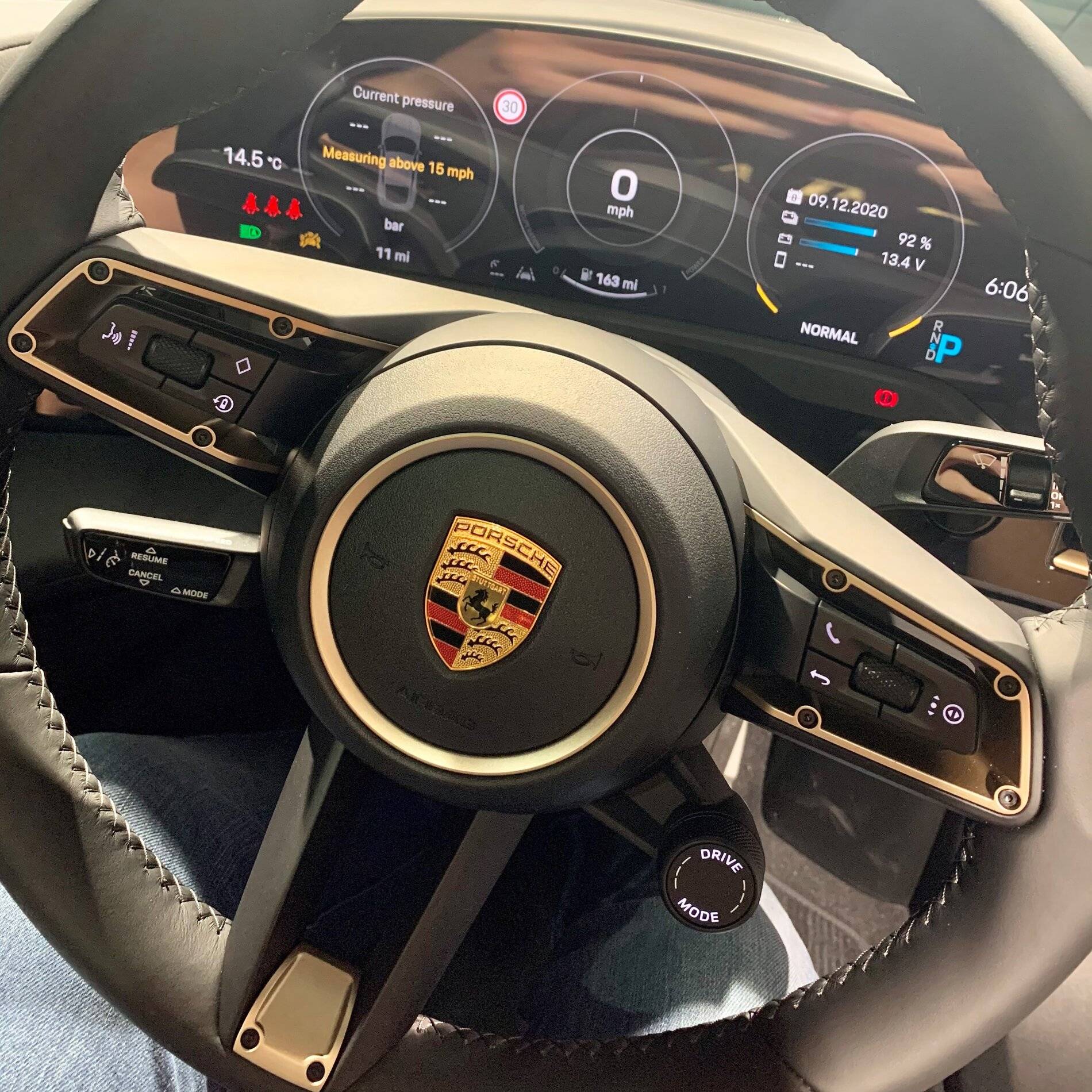 Porsche Taycan CARRARA WHITE Taycan Club Wheel (2)
