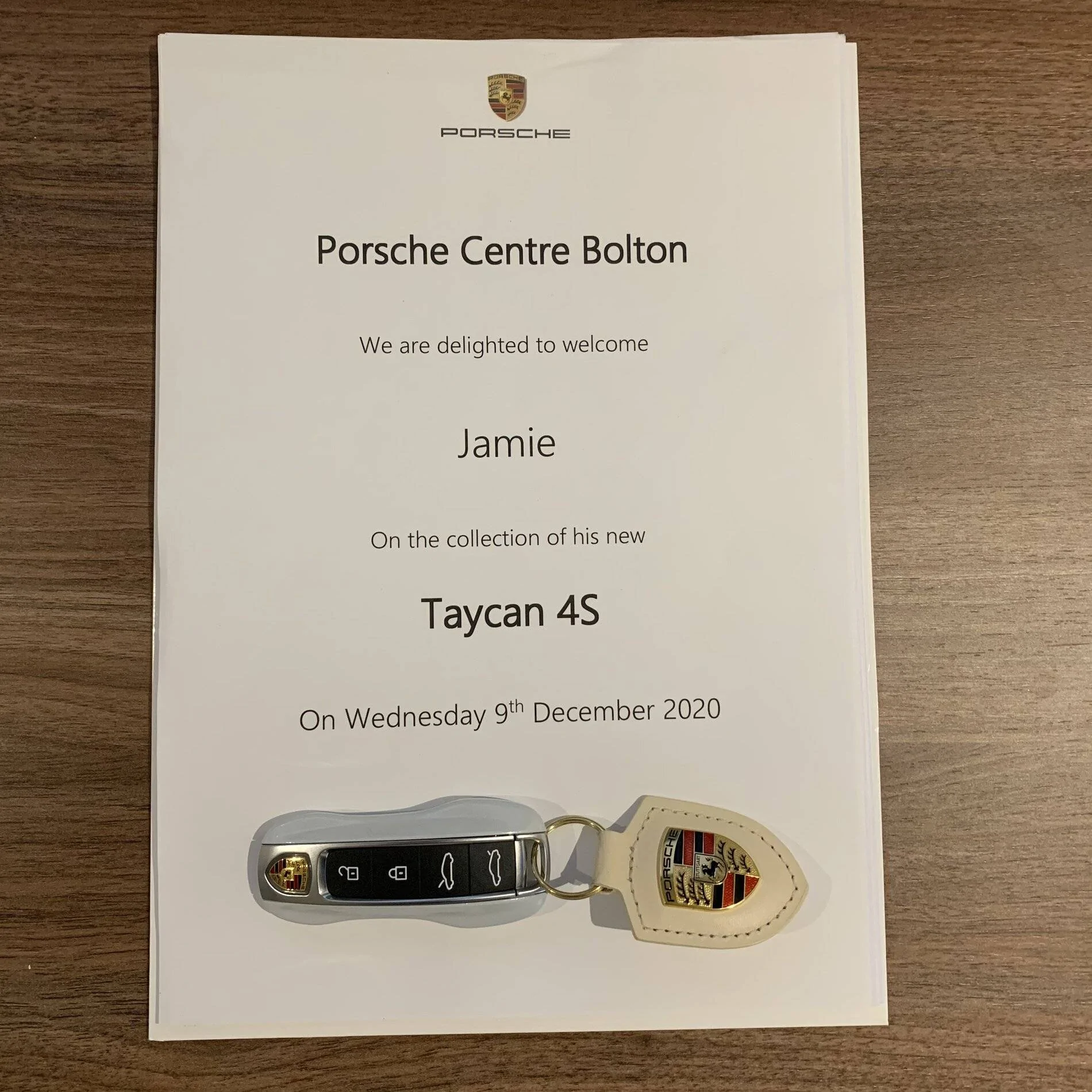 Porsche Taycan CARRARA WHITE Taycan Club Paper & Key