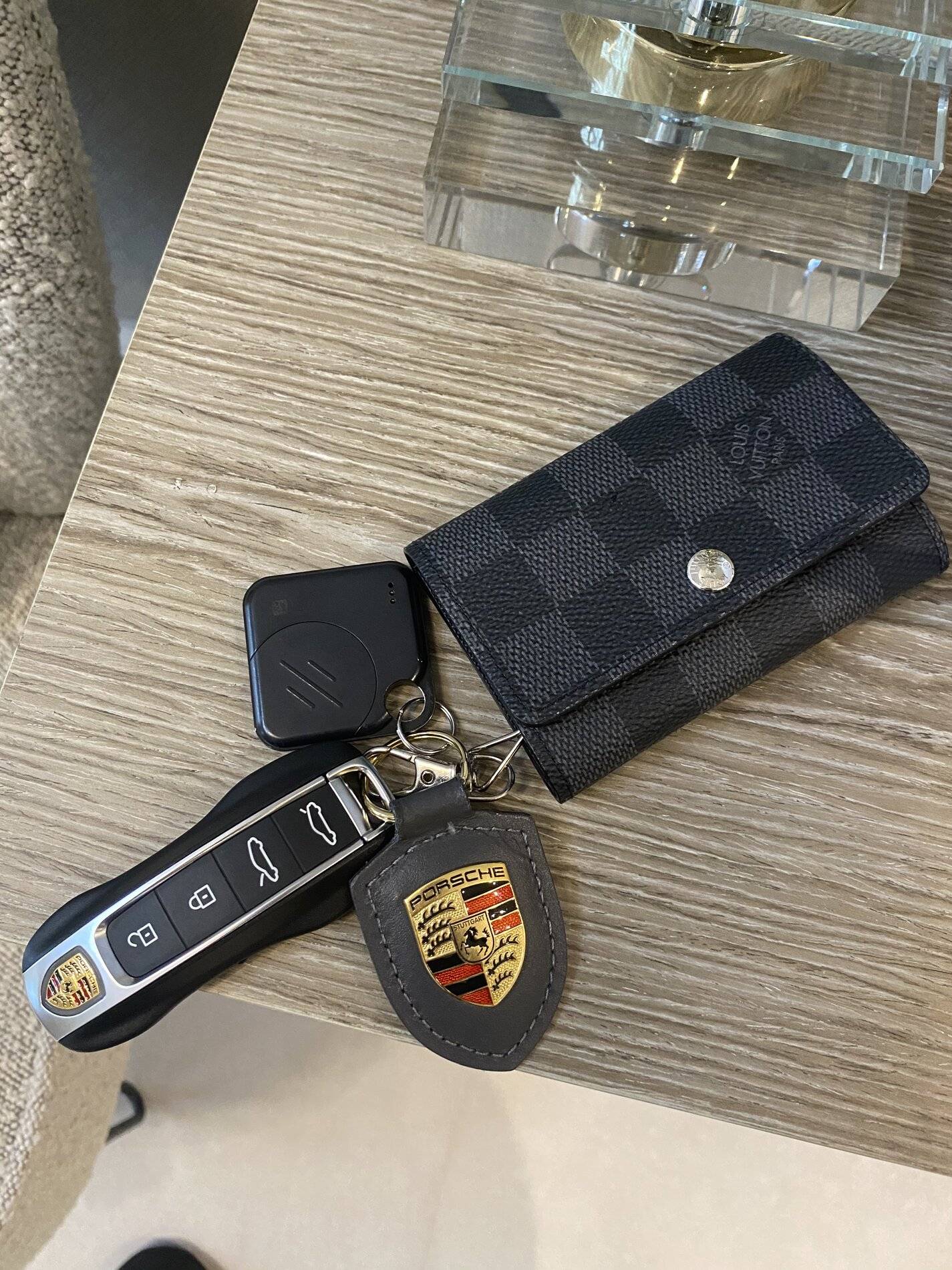 Porsche Taycan Porsche Tracker Fob 86076D96-B787-4A9B-86D5-0EB05B860BF6
