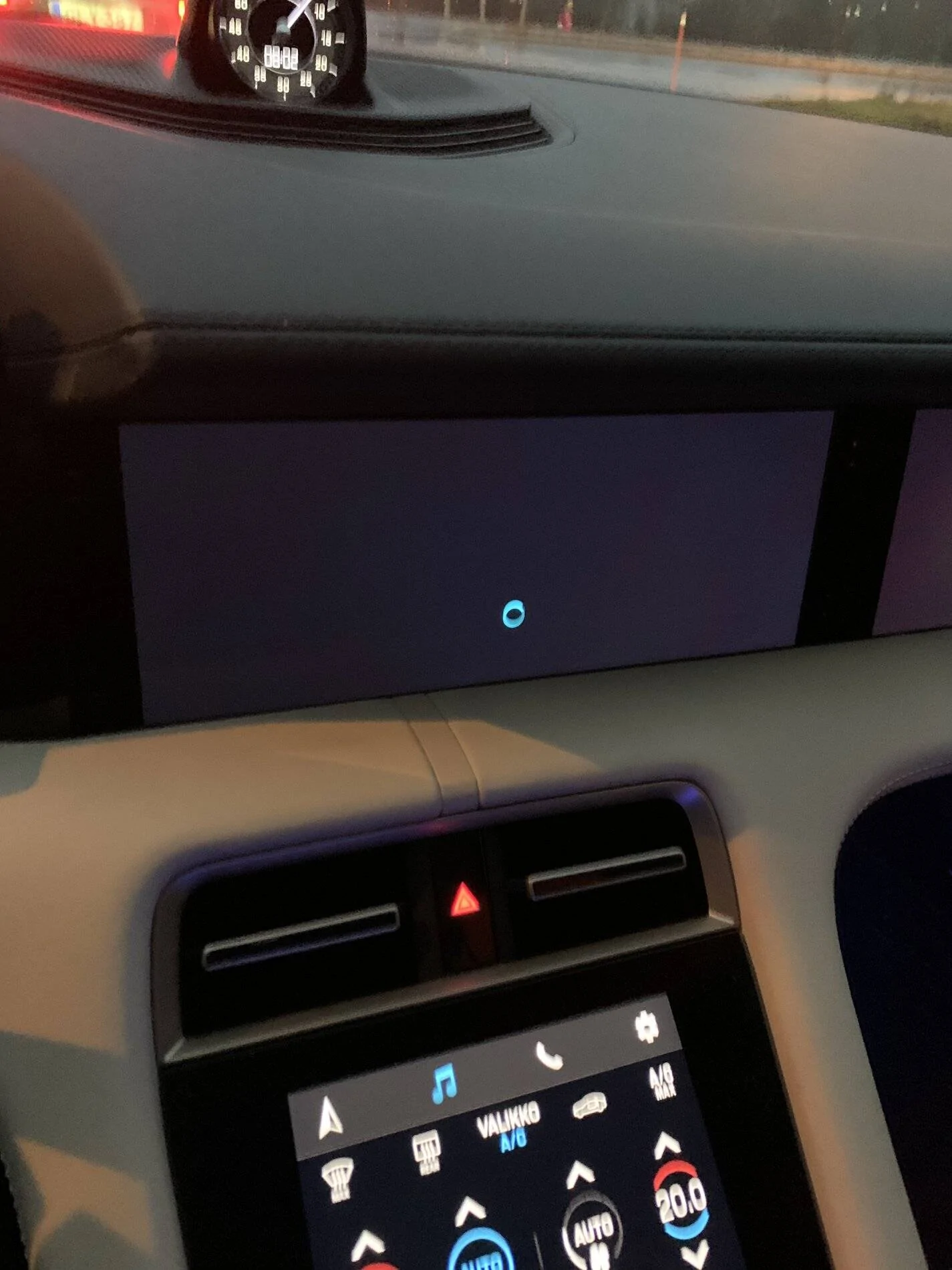 Porsche Taycan Main display map not loading 17EA93B1-CEA0-4AAE-8C24-6633151EAE56