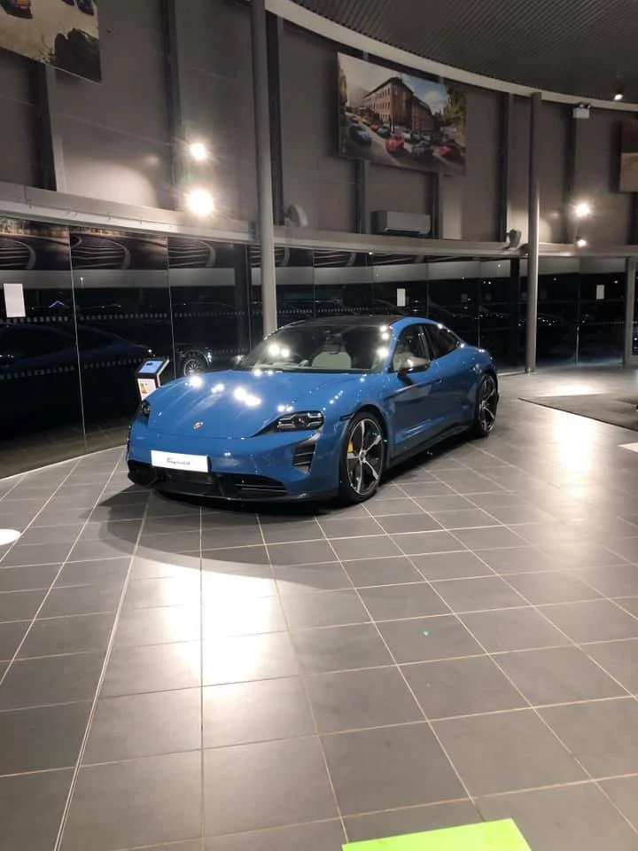Porsche Taycan NEPTUNE BLUE Taycan Club Neptune Blue 2021 Taycan